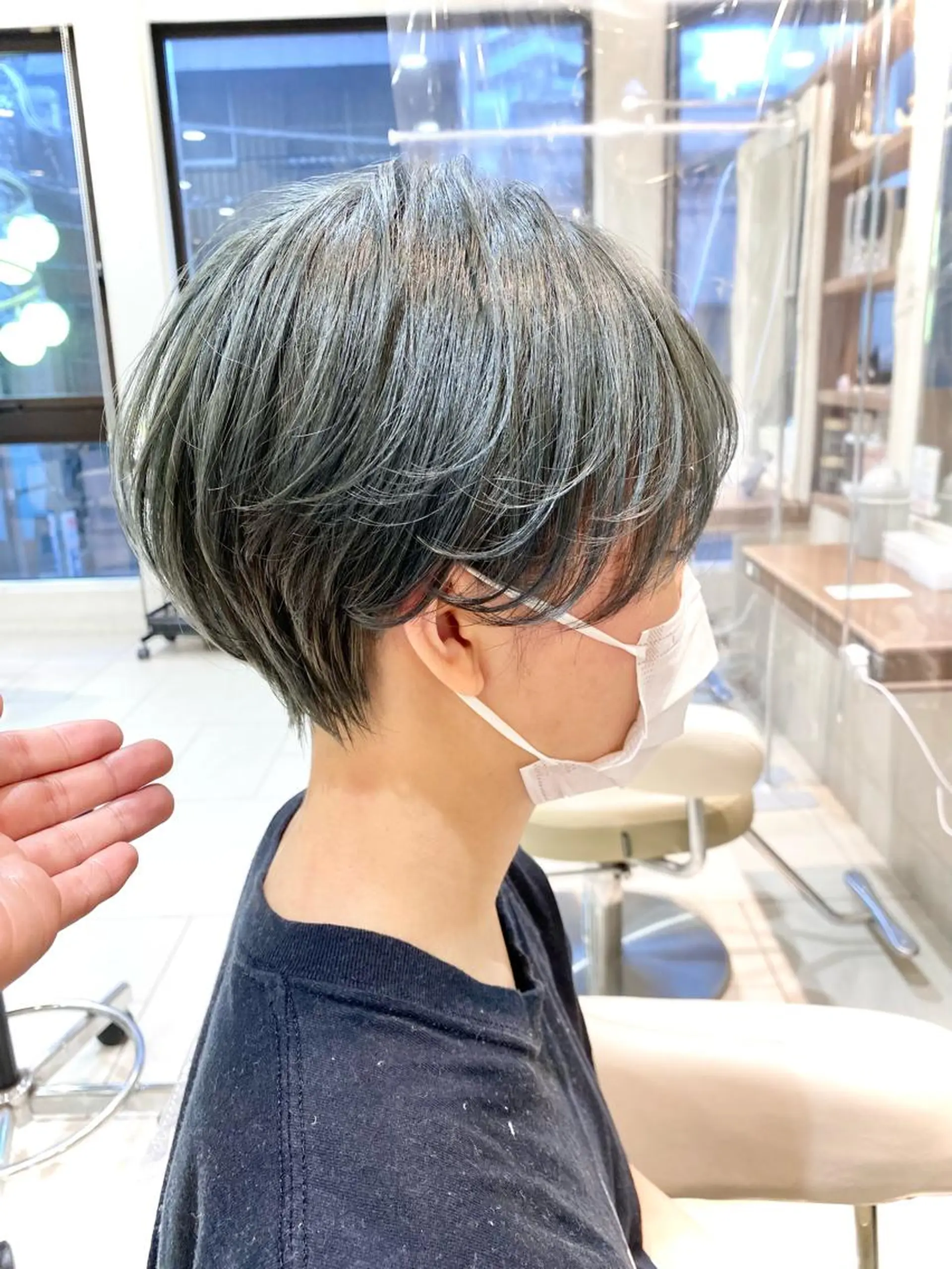 ショート カラー ハンサムショート グレージュ オリーブグレージュ オリーブグレー ショートヘア 横山 直輝のヘアスタイル