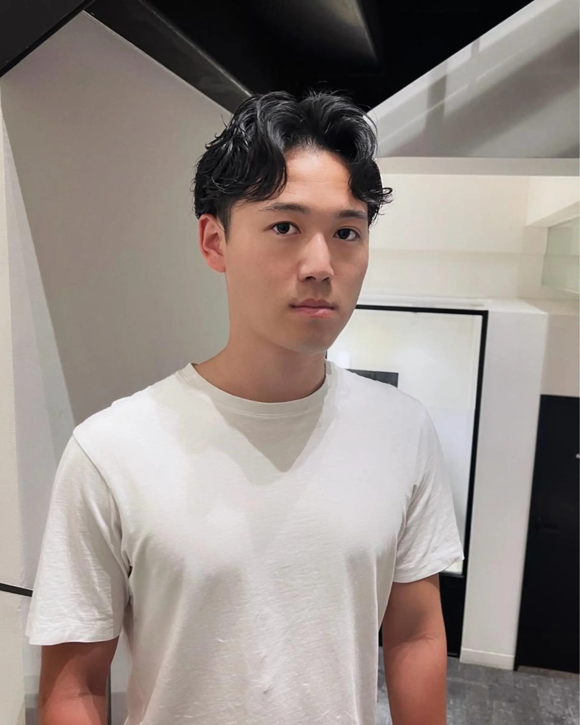 パーマ メンズ メンズパーマ ニュアンスパーマ カット パーマ Qin shaire salon 原宿verno店所属・【センターパート】 ETO／江藤翼の眉毛・アイブロウイメージ