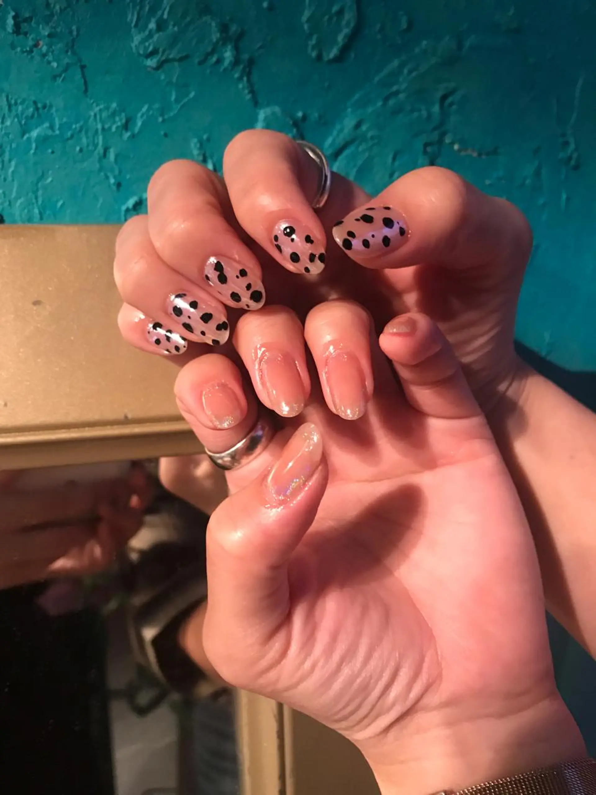 ネイル ハンドネイル キラキラ オメメのネイルデザイン