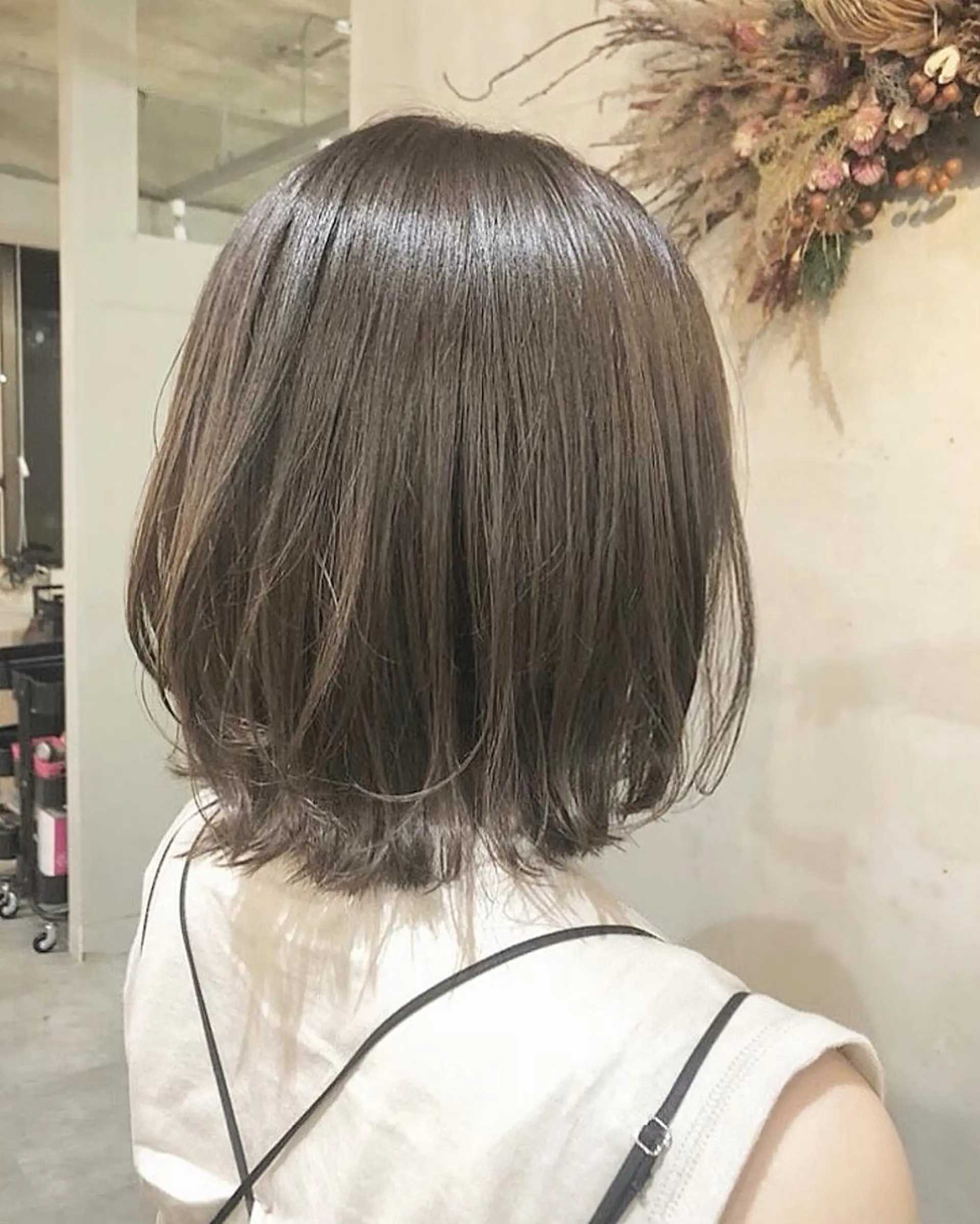 ミディアム カラー ボブレイヤー アッシュ 透明感カラー イルミナカラー ラベンダーカラー カット ヘアカラー トリートメント sano sayakaのヘアスタイル