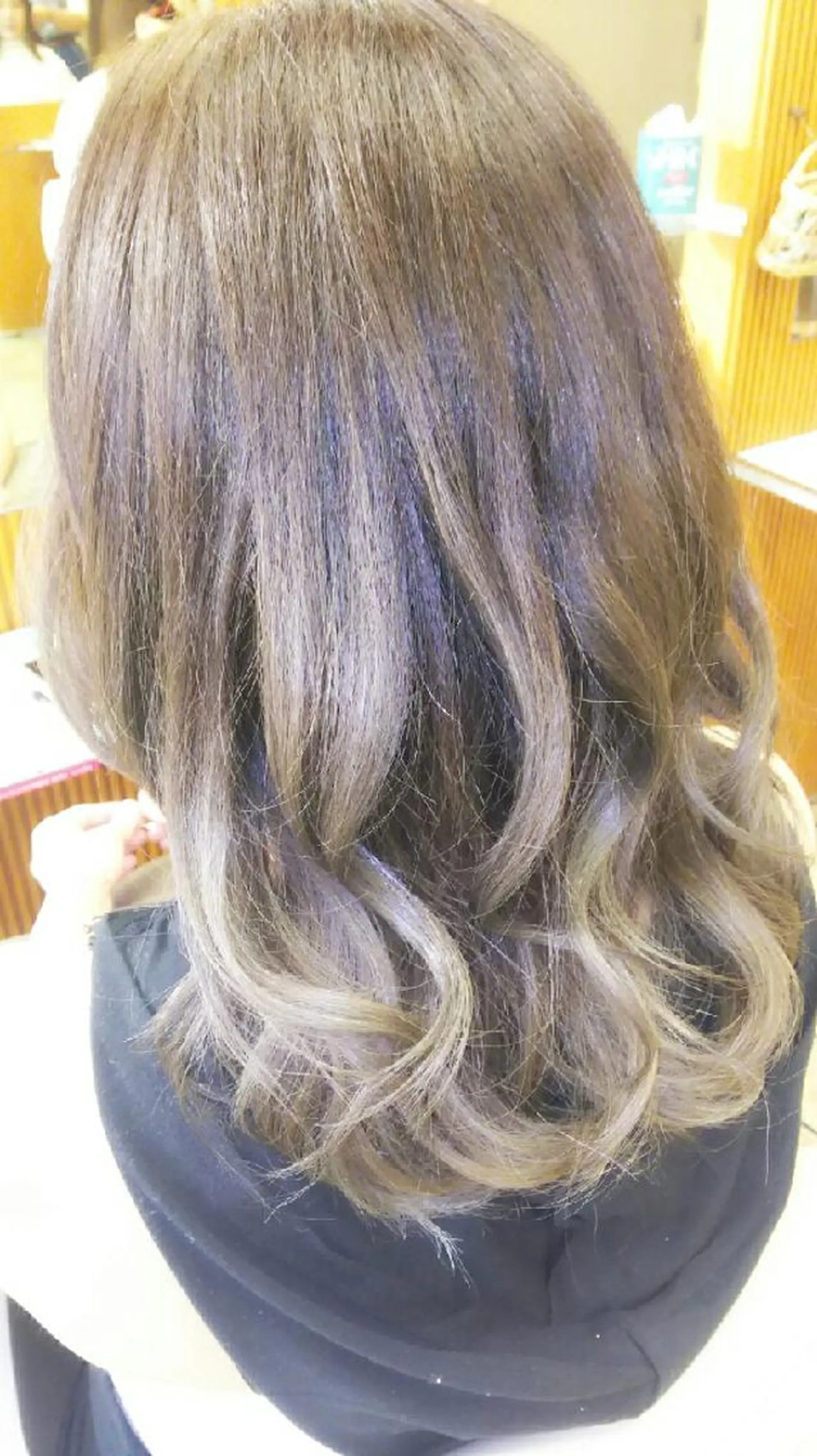 ミディアム カラー ブルーカラー ブルージュ ハイライトカラー ハイライト 脇田 雄大のヘアスタイル