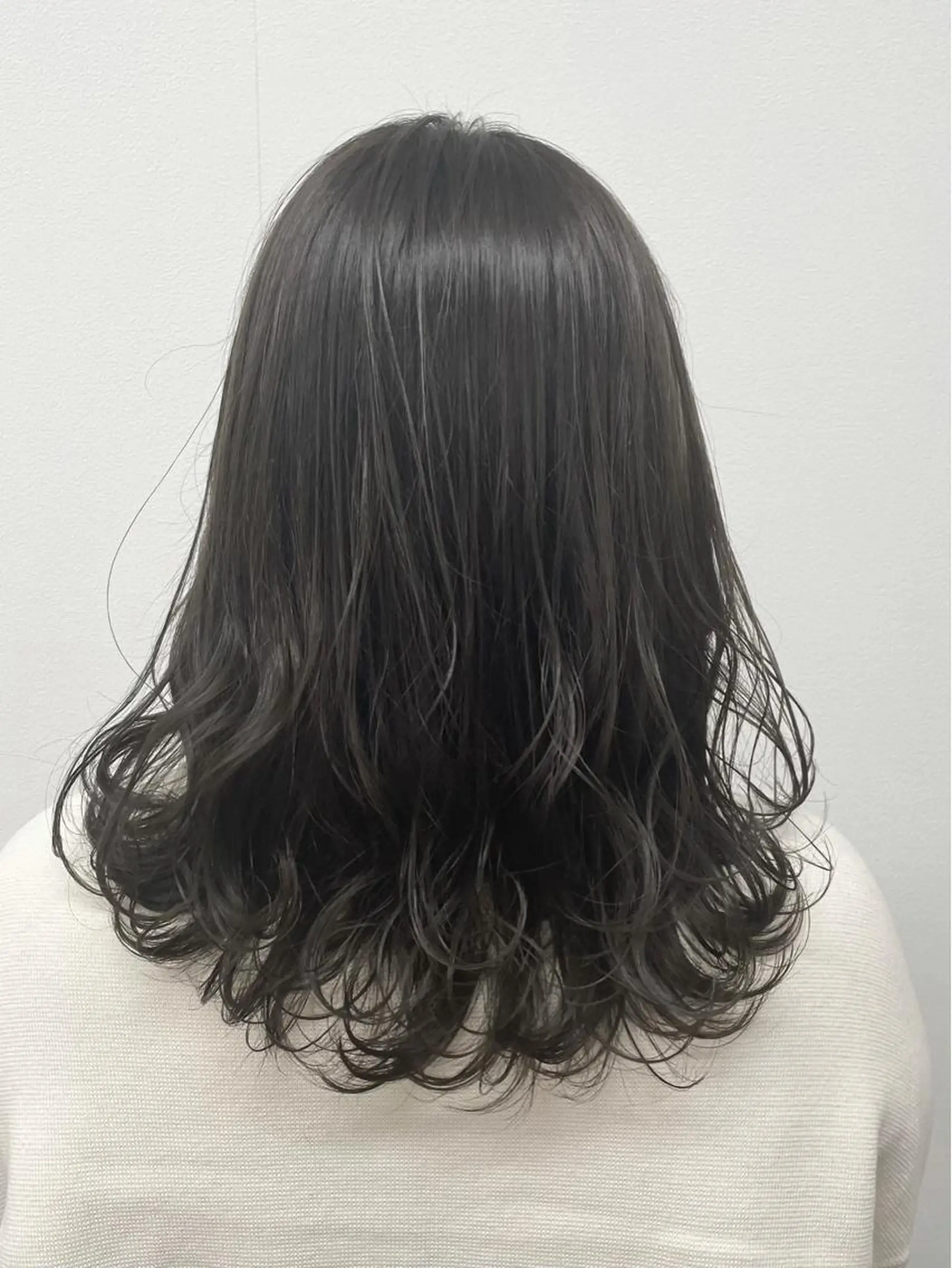 セミロング 小林 愛花のヘアスタイル