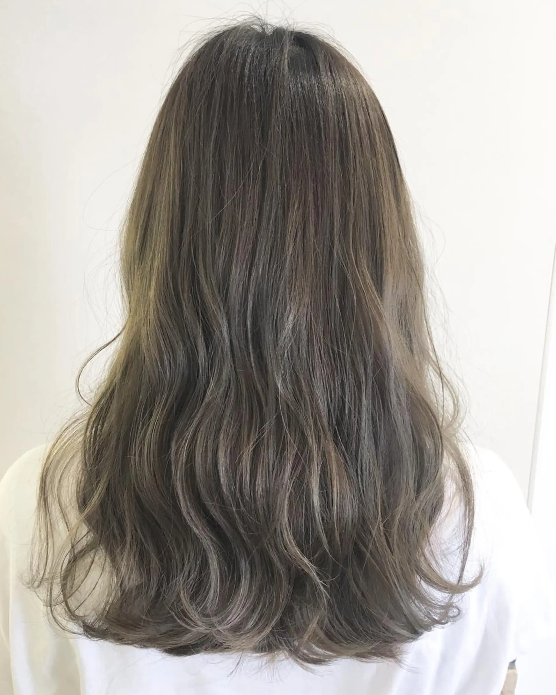 ロング カラー パーマ ヘアアレンジ メンズ メンズハイライト アッシュ アッシュグレー アッシュグレージュ グレージュ 福元友梨 ディレクター✂️のヘアスタイル