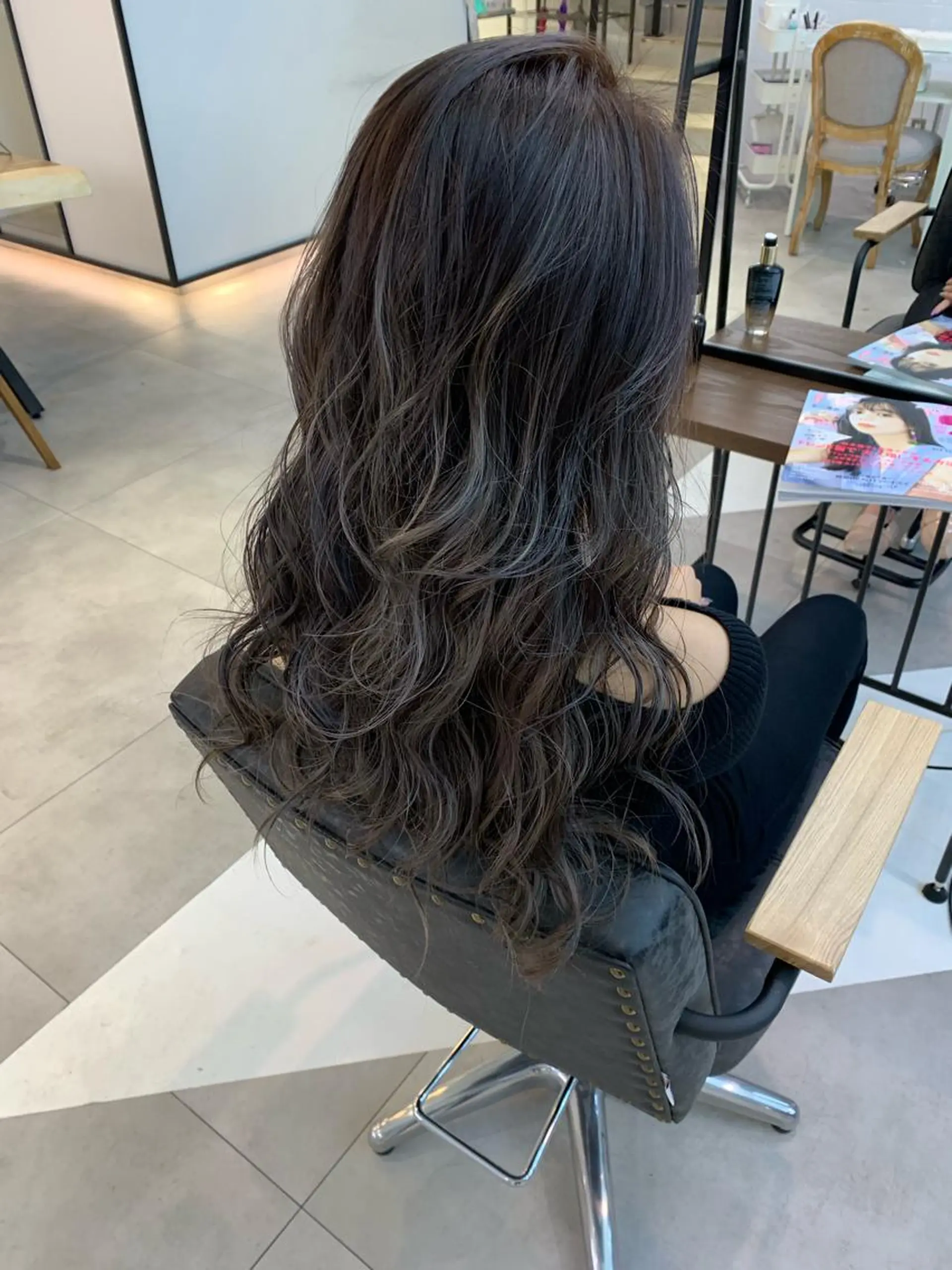 ロング カラー パーマ ヘアアレンジ MELIA所属・まつげと眉MELIA 鈴木のマツエク・マツパデザイン