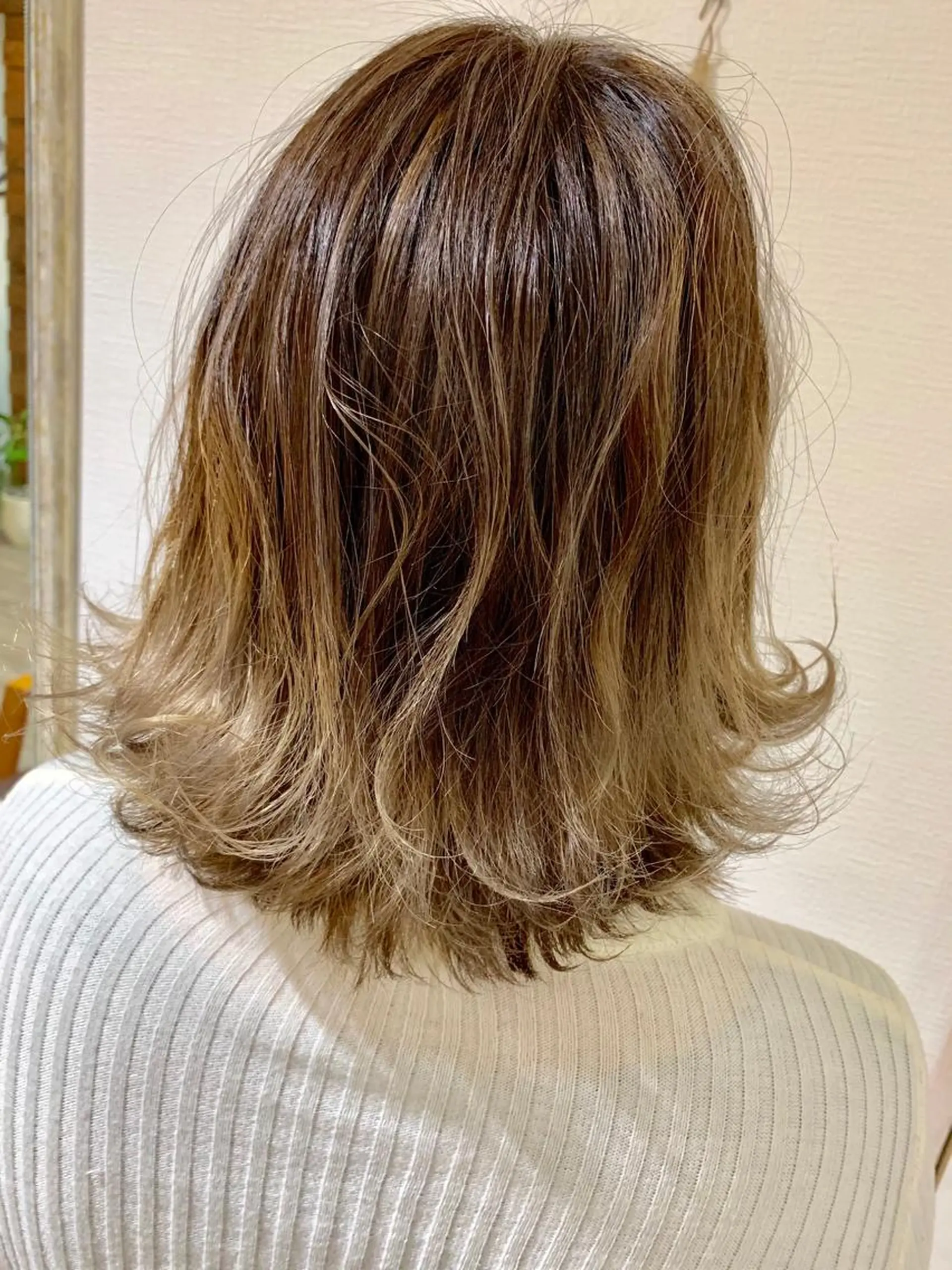 ミディアム カラー グラデーションカラー ハイライトカラー ハイライト HAIR&MAKE.sia所属・心斎橋ボブ 好原良真のヘアスタイル