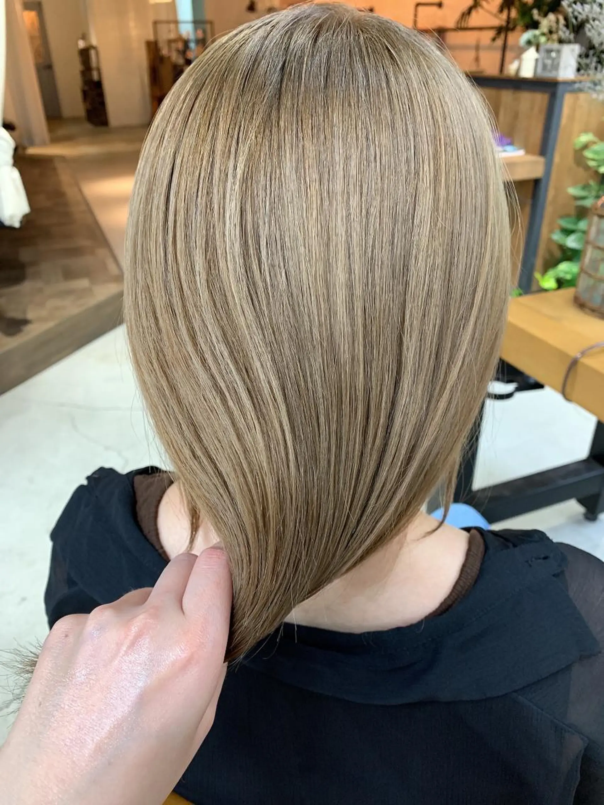 セミロング カラー momo 岡崎のヘアスタイル