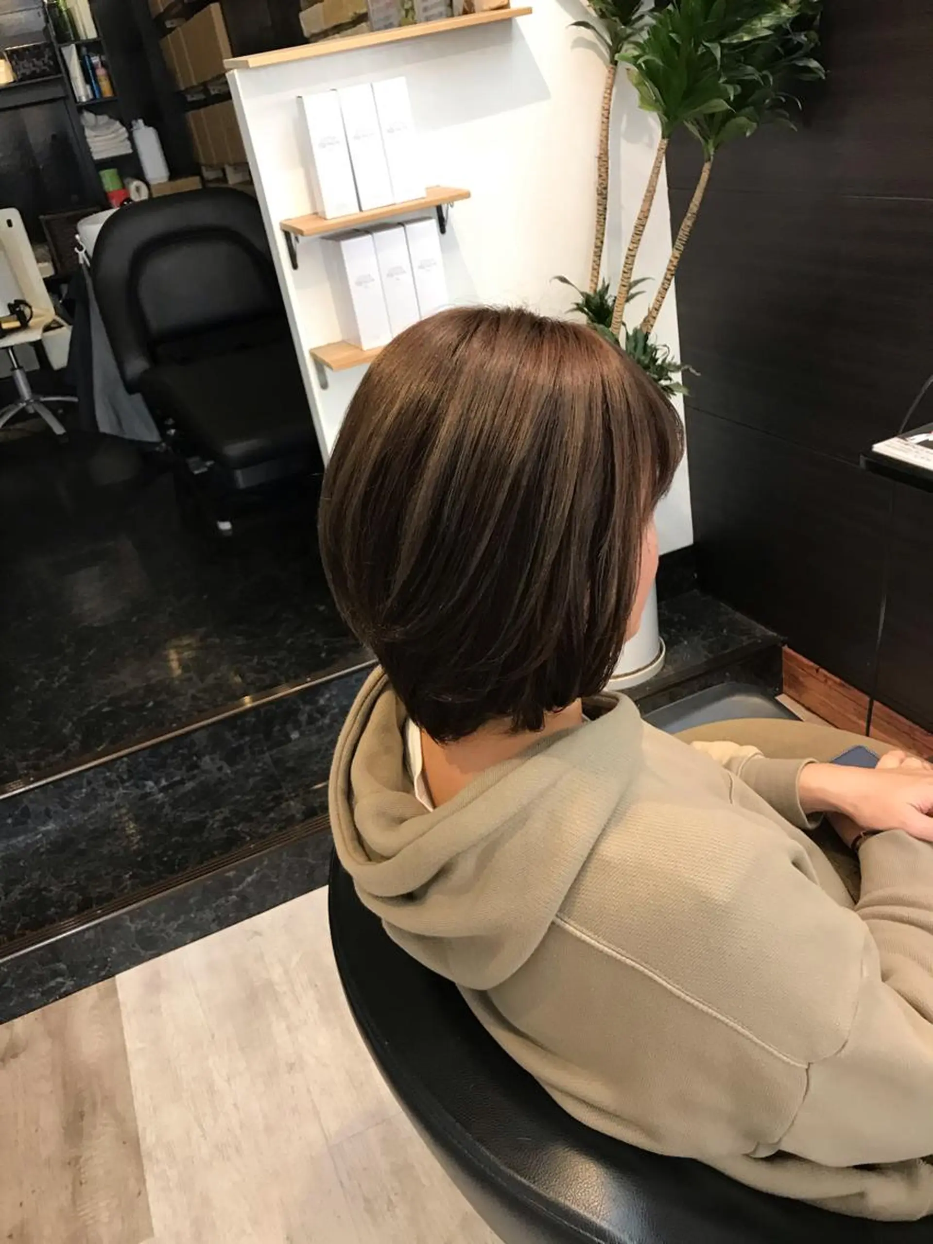 ミディアム カラー アッシュ ベージュカラー ヘアカラー 正分 真美のヘアスタイル