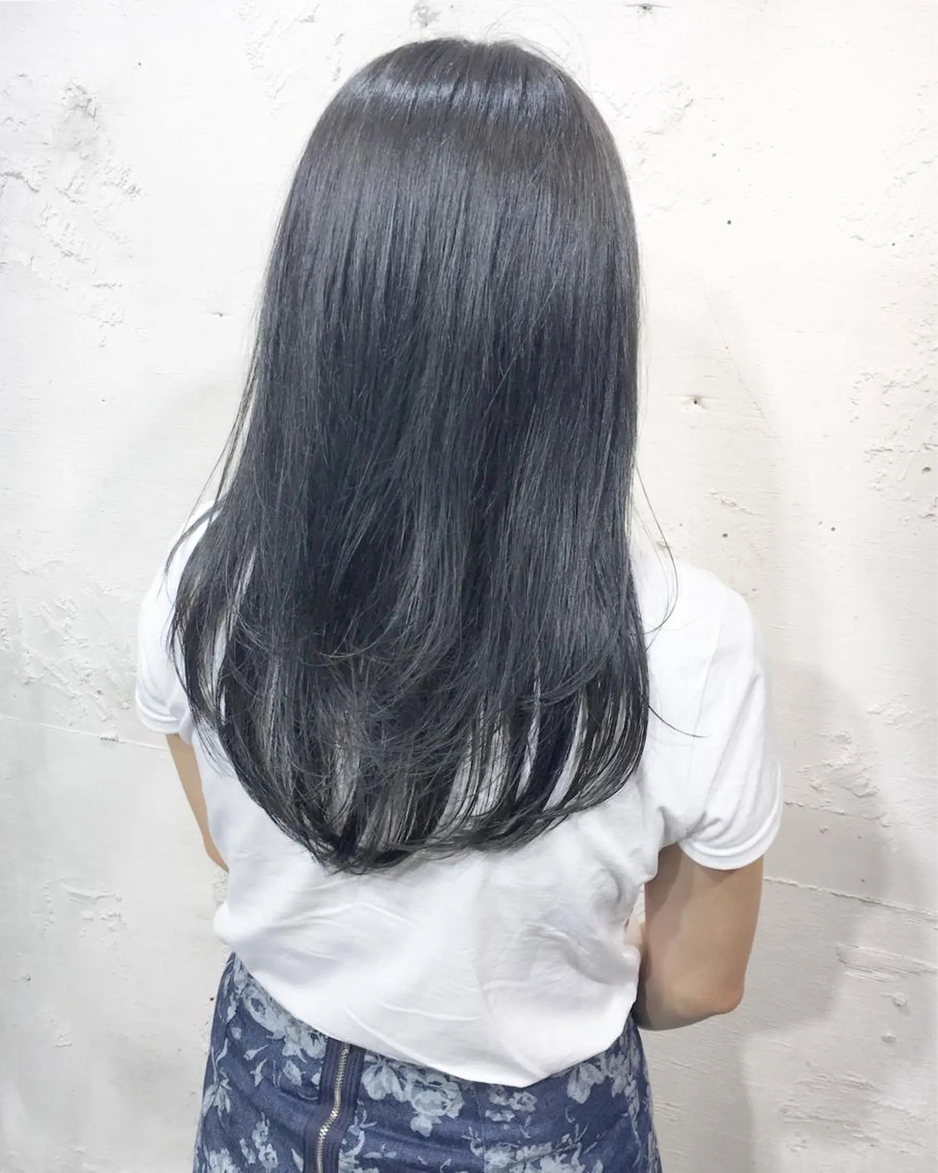 セミロング カラー ブルーカラー ブルーグレー ✨艶髪✨透明感✨ 山内大樹のヘアスタイル