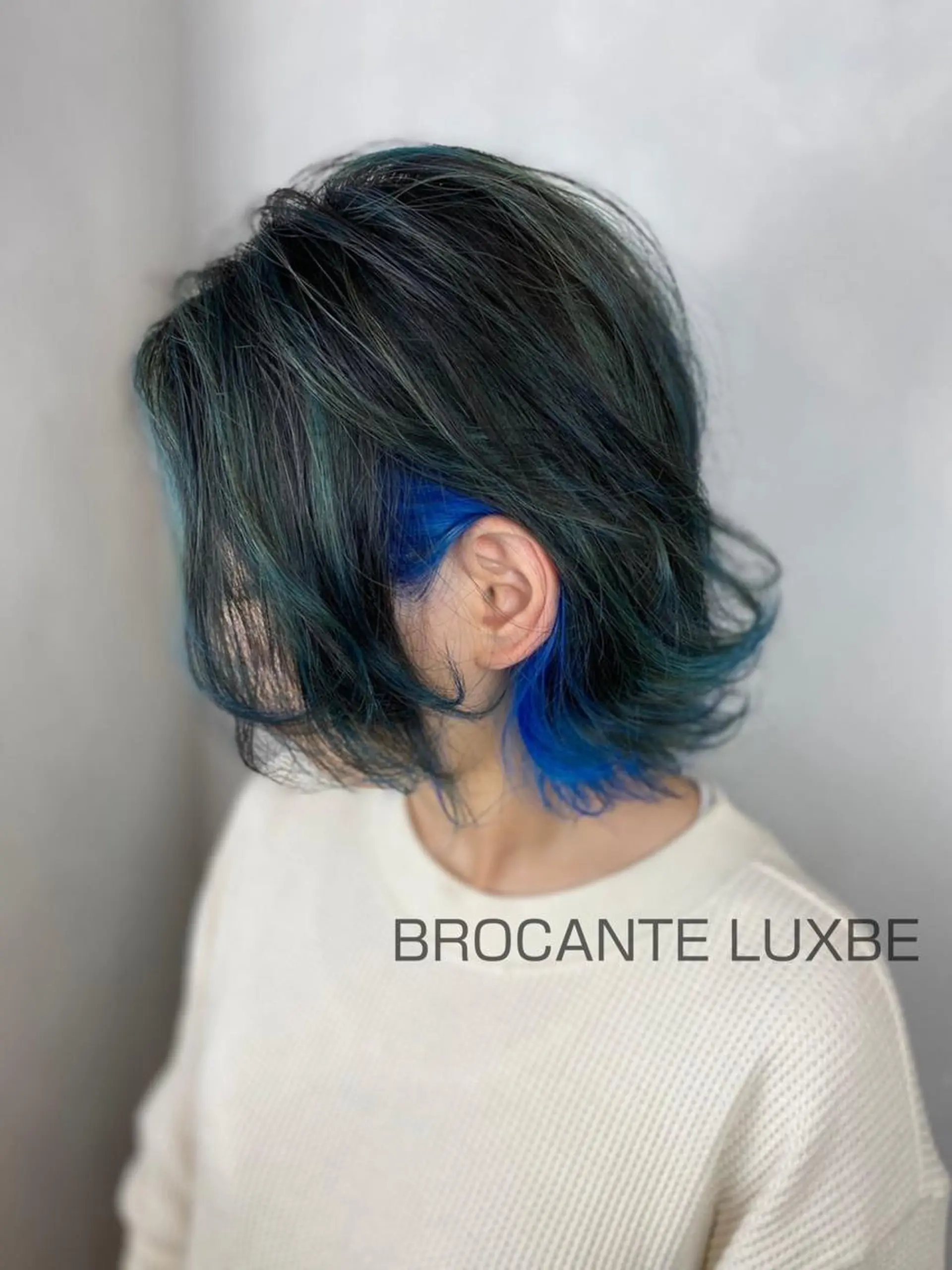 ショート カラー バレイヤージュ ブルーカラー レイヤーカット カット ヘアカラー BROCANTE✂︎ karasawa.nのヘアスタイル