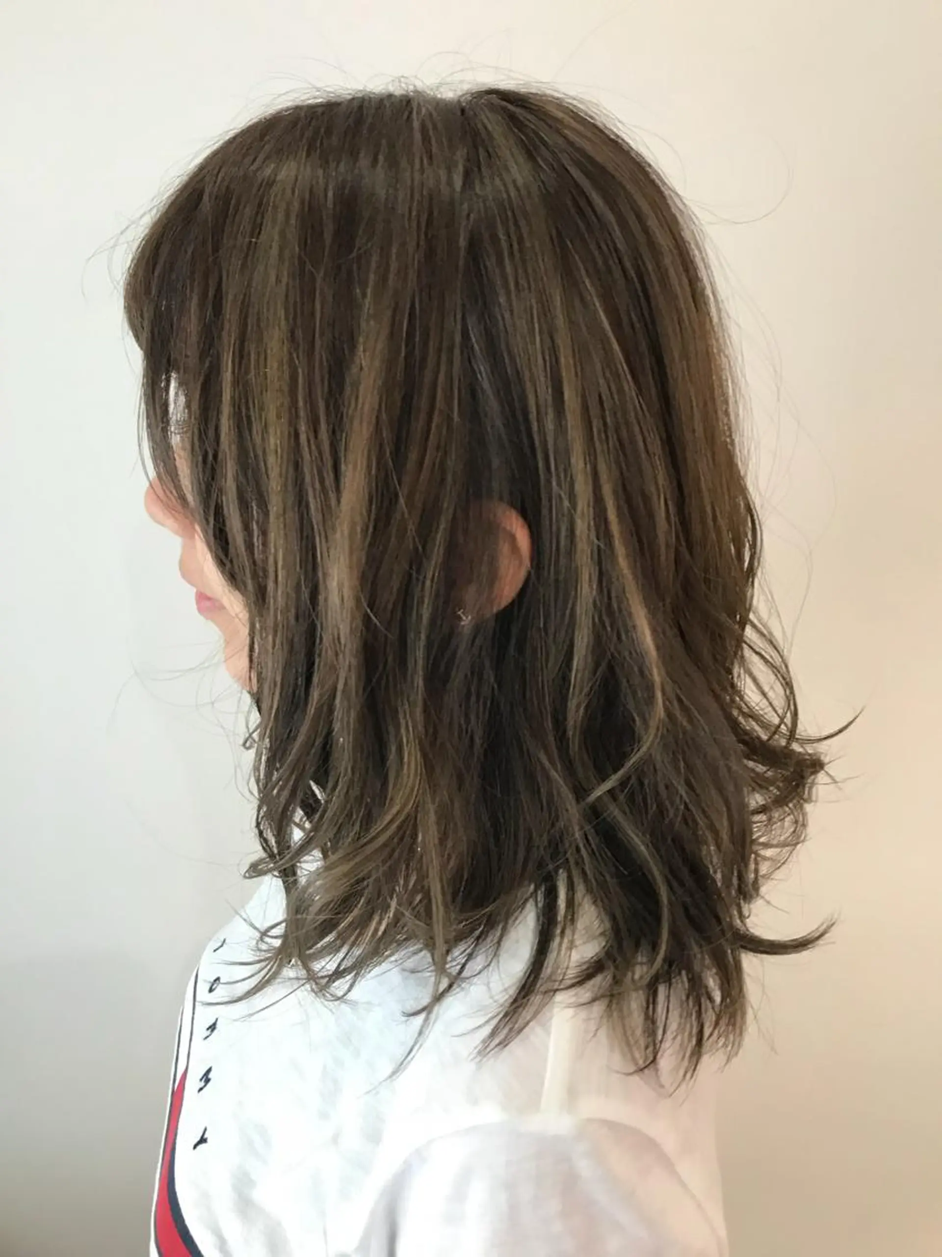 ミディアム カラー ハイライトカラー ハイライト AILEE所属・ウルフカット レイヤーカット上柿のヘアスタイル