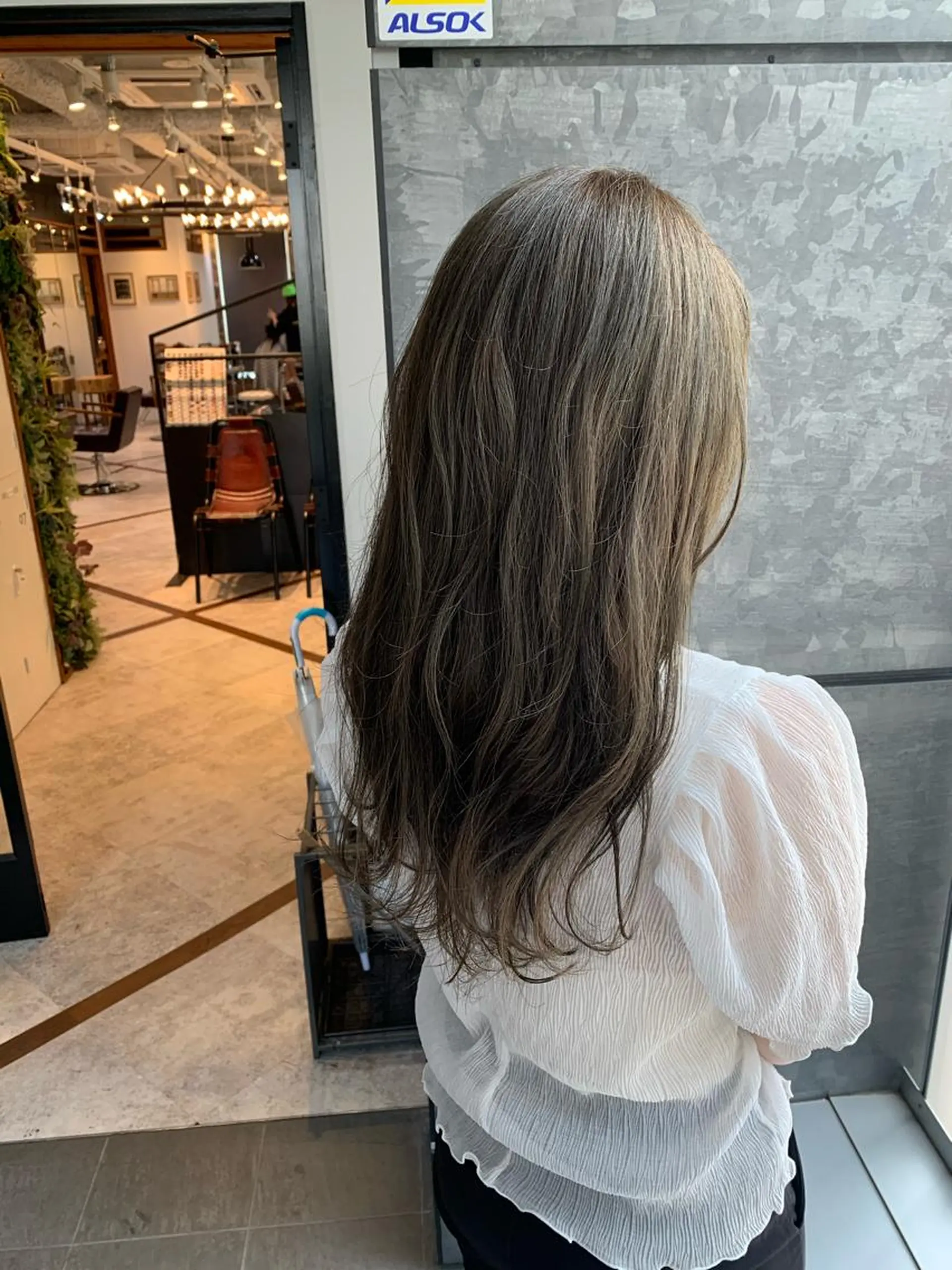 ロング カラー ベージュカラー オリーブベージュ カット ヘアカラー トリートメント aguhair jour所属・髪質改善/白髪ぼかし KENTAのヘアスタイル