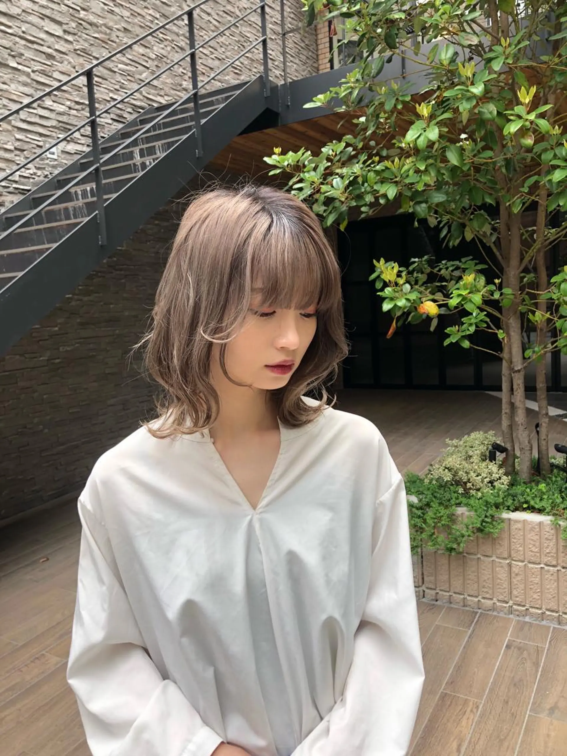 セミロング カラー グレージュ ミルクティーグレージュ GIEN 末吉 海斗のヘアスタイル