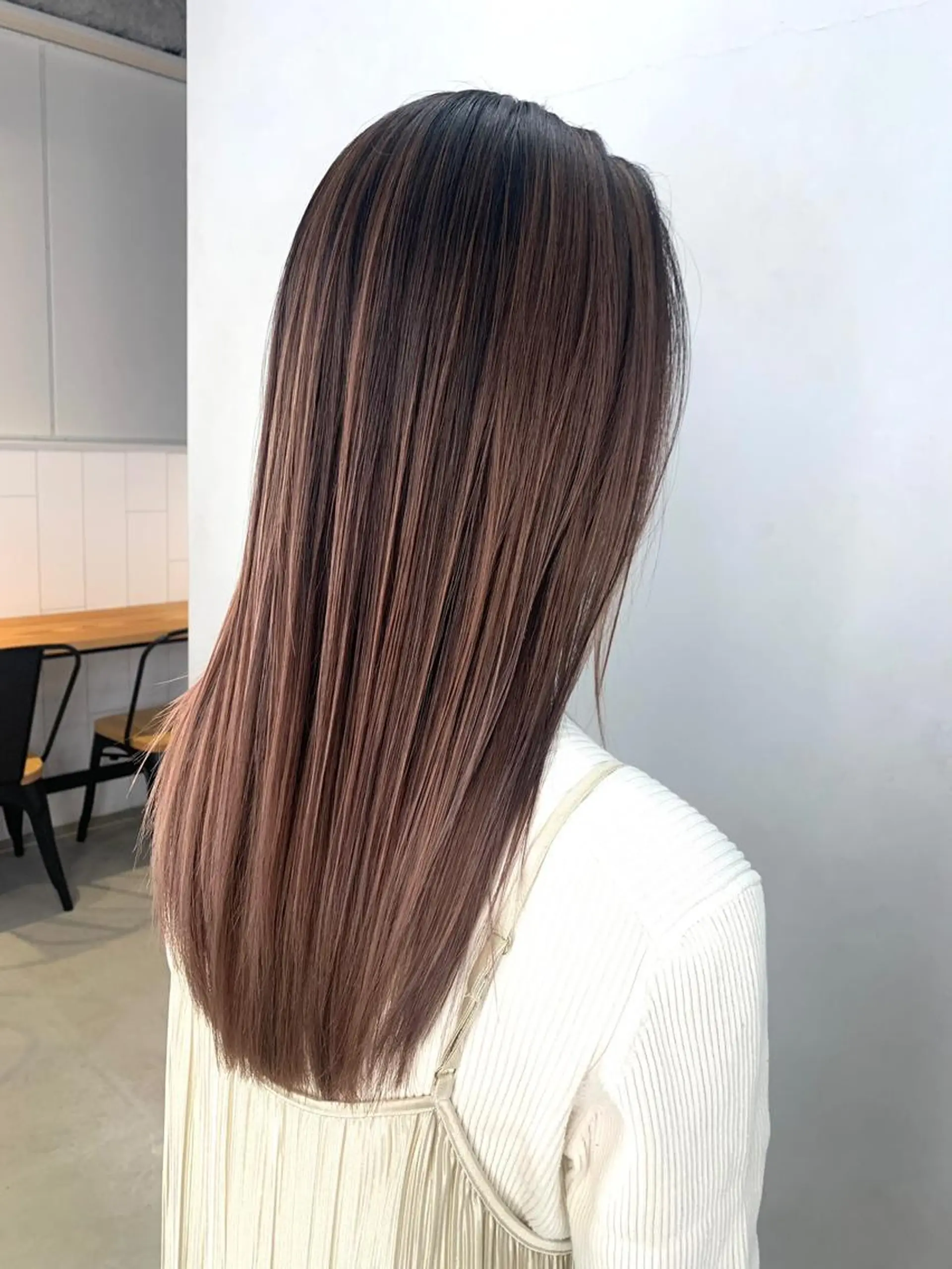 ミディアム カラー ベージュカラー ブリーチ ハイライトカラー ピンクカラー ピンクベージュ 海外ヘアー 山村拓士のヘアスタイル