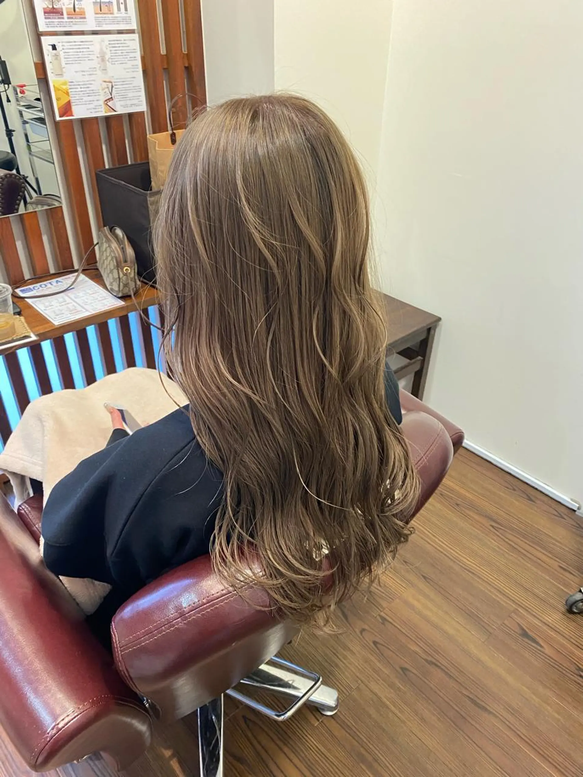 ロング カラー アッシュ ベージュカラー LandS  barber &beauty所属・髪質改善特化 長澤友哉のヘアスタイル