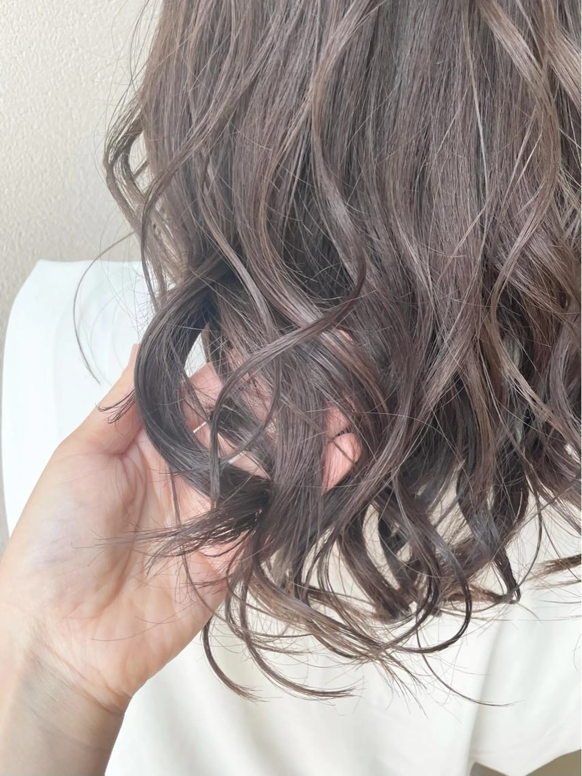 ロング カラー アッシュ ベージュカラー ブリーチ 透明感カラー ヘアカラー トリートメント 沢田 瞳のヘアスタイル