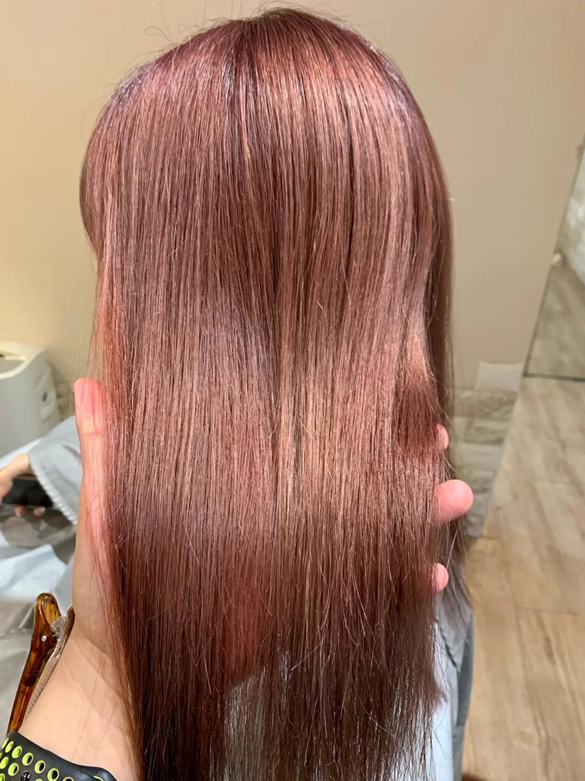 セミロング カラー ピンクカラー ヘアカラー 大久保 隆蔵のヘアスタイル