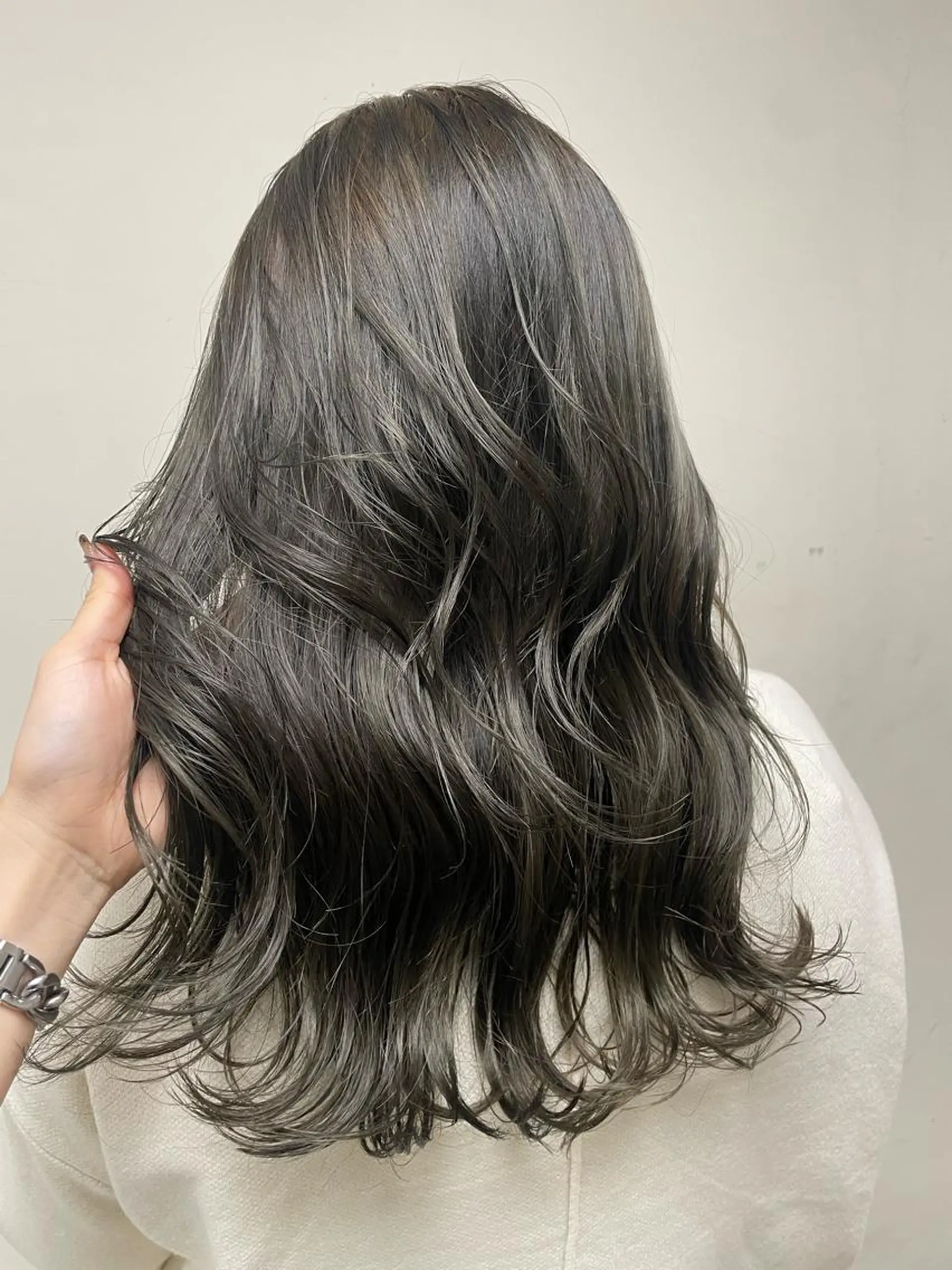 セミロング 髪質改善カラー 🫧川井麻由のヘアスタイル
