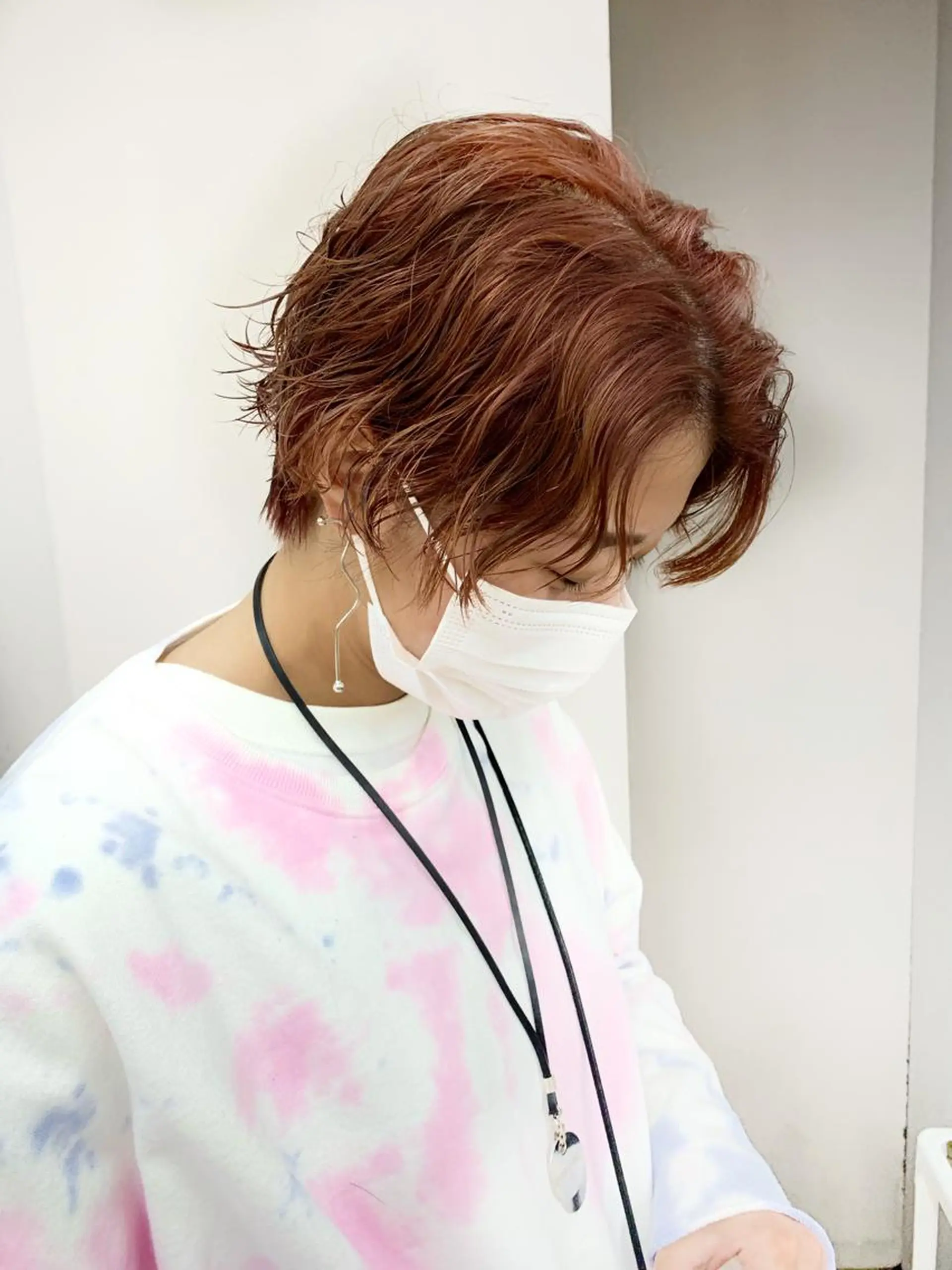 ショート カラー パーマ ハンサムショート ピンクカラー ショートヘア カット ヘアカラー パーマ トリートメント 豊浦 翔太のヘアスタイル