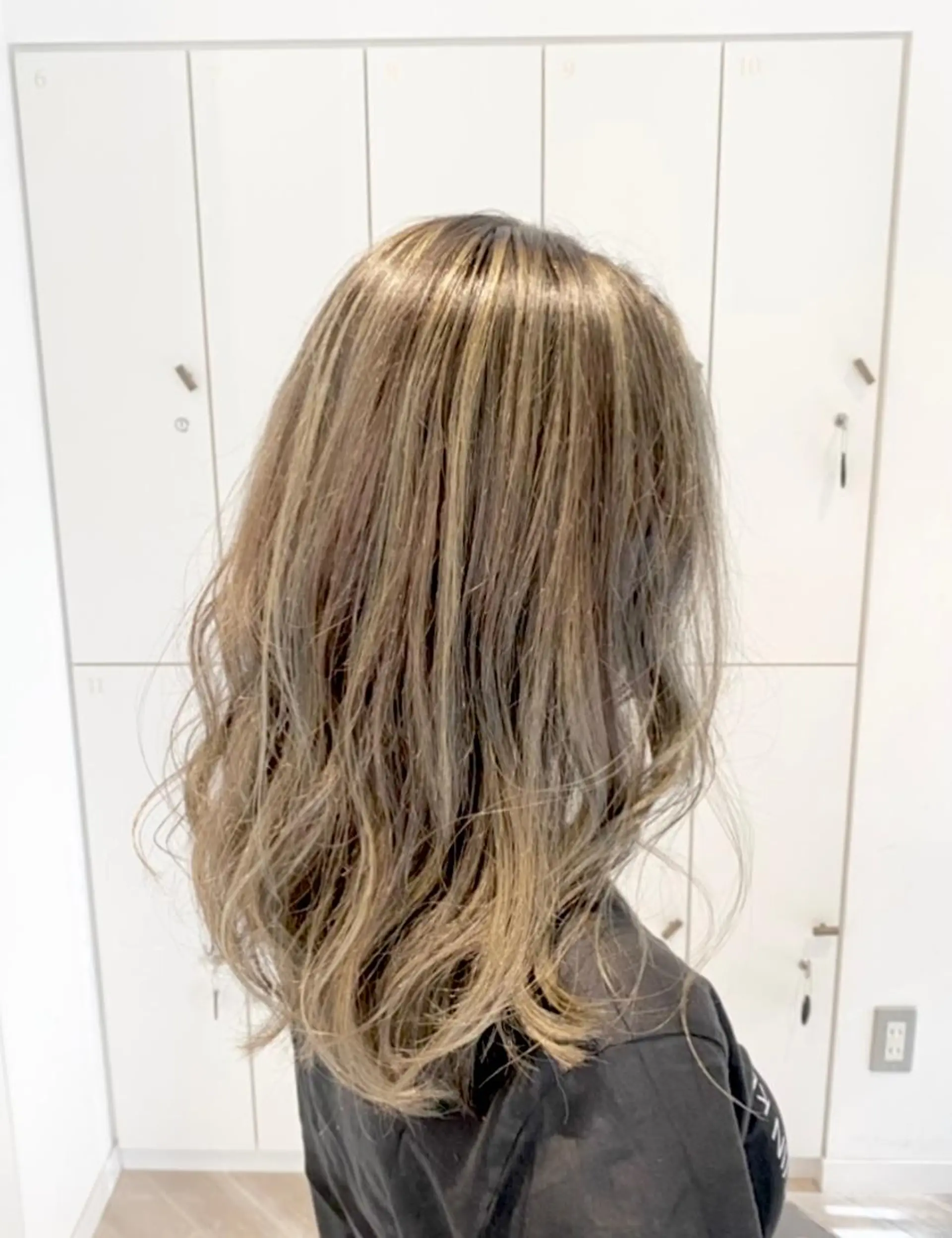 ロング ハイライト ヘアカラー motel所属・モデルや芸能人も通う ✨マンツーマンサロンのヘアスタイル