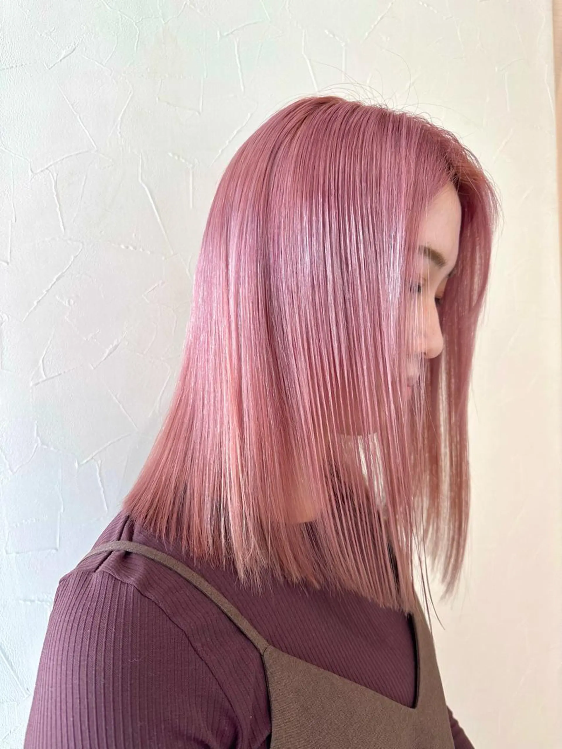 セミロング 千葉ハイトーンカラー KASUMIのヘアスタイル
