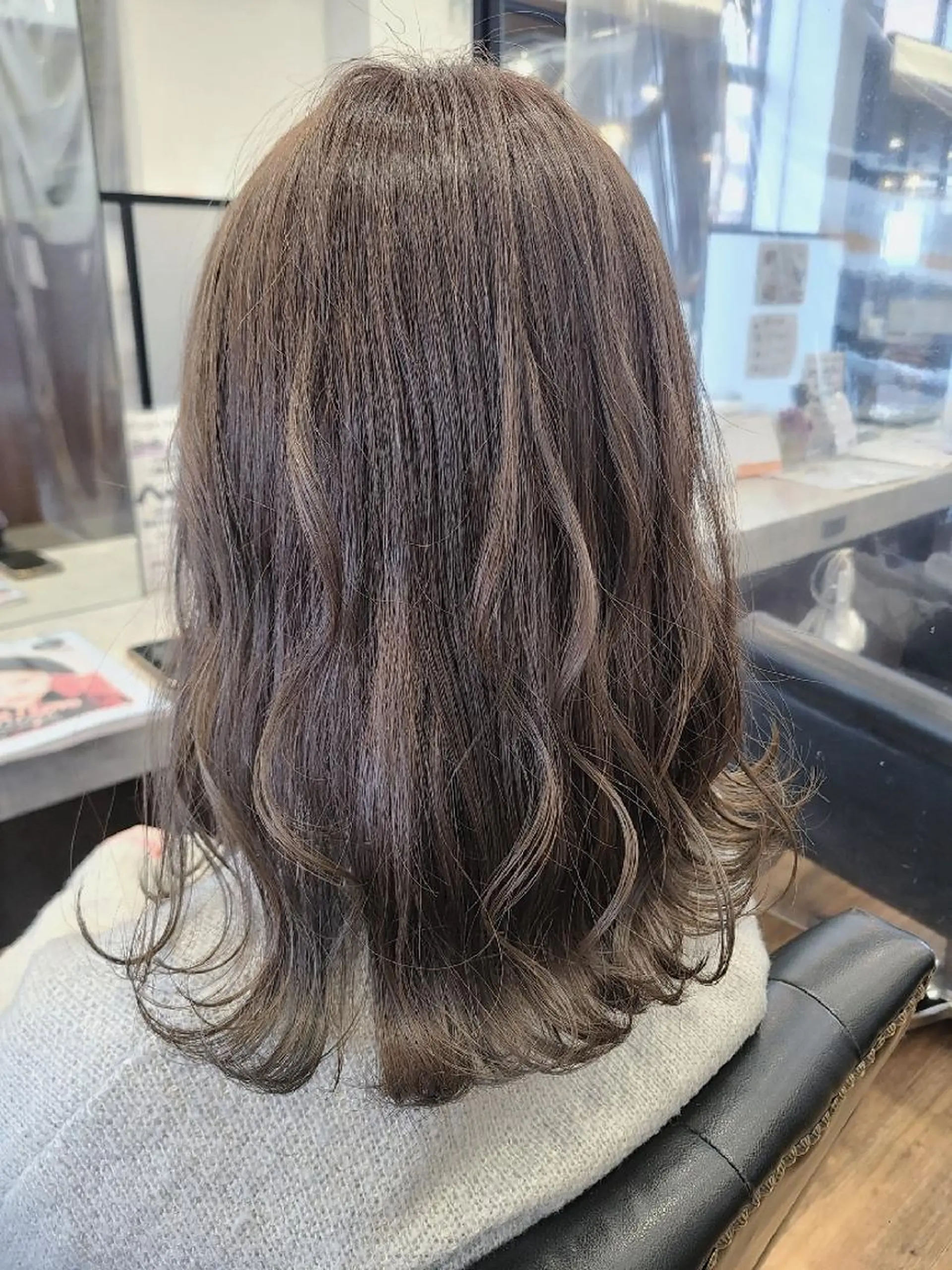 セミロング カラー 透明感カラー グレージュ ヘアカラー トリートメント 関口 友菜のヘアスタイル