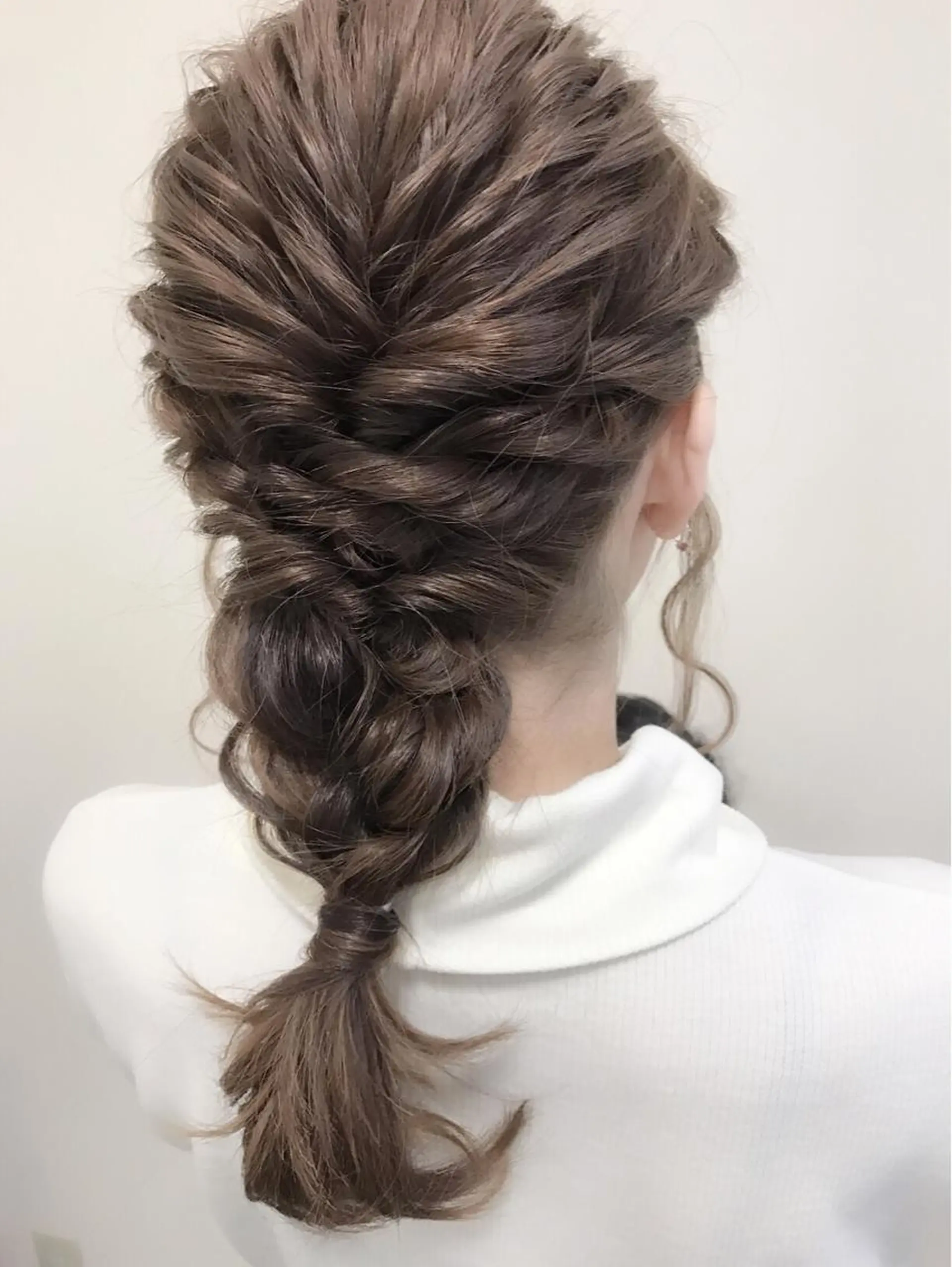 セミロング ヘアアレンジ 沢田 瞳のヘアスタイル