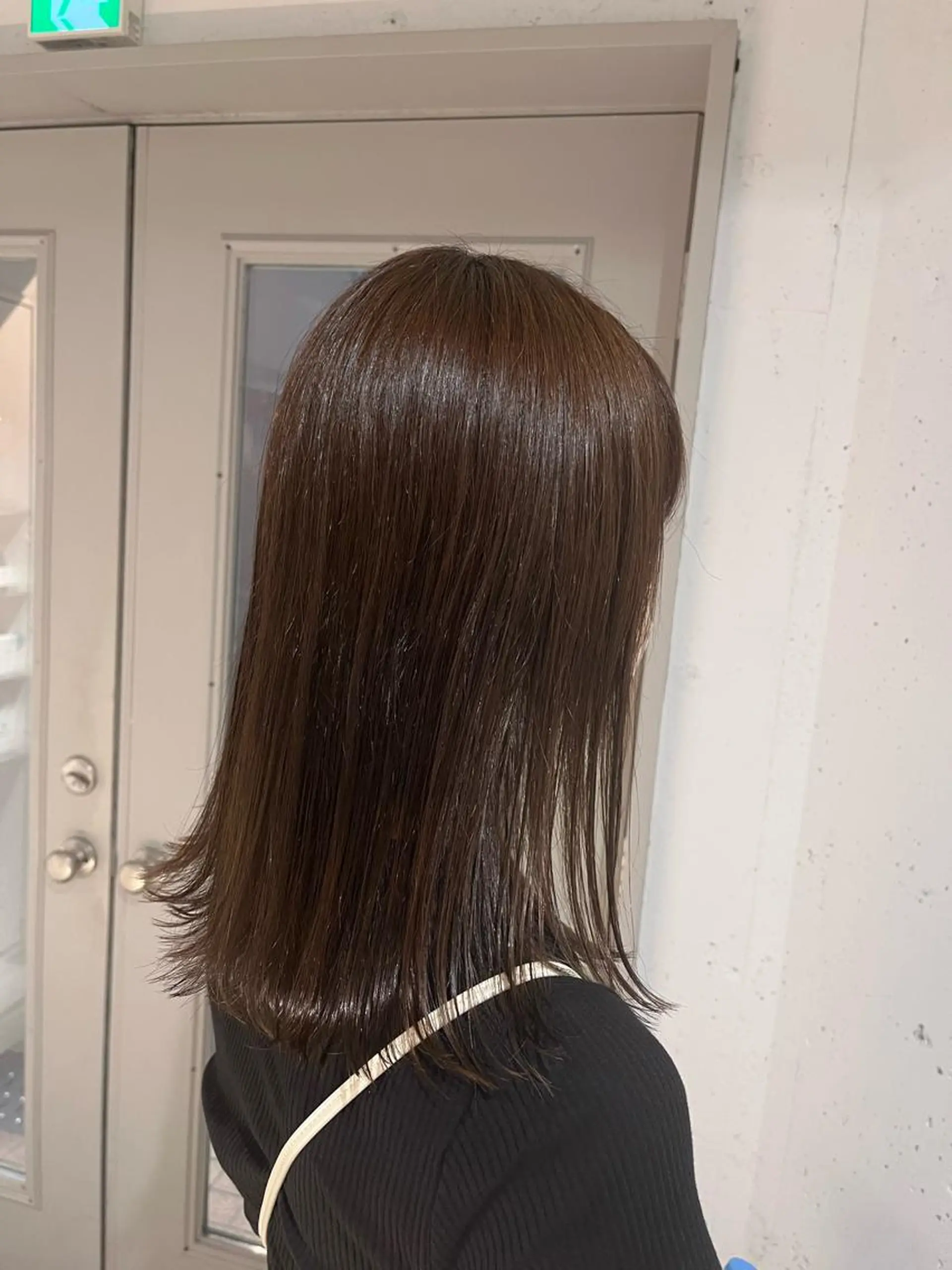 ミディアム カラー ベージュカラー ブラウンカラー ブラウンベージュ ミルクティーブラウン ヘアカラー トリートメント ヘッドスパ ヘアセット カジュアルを女っぽく 𝗮𝘆𝗮𝗰𝗼のヘアスタイル