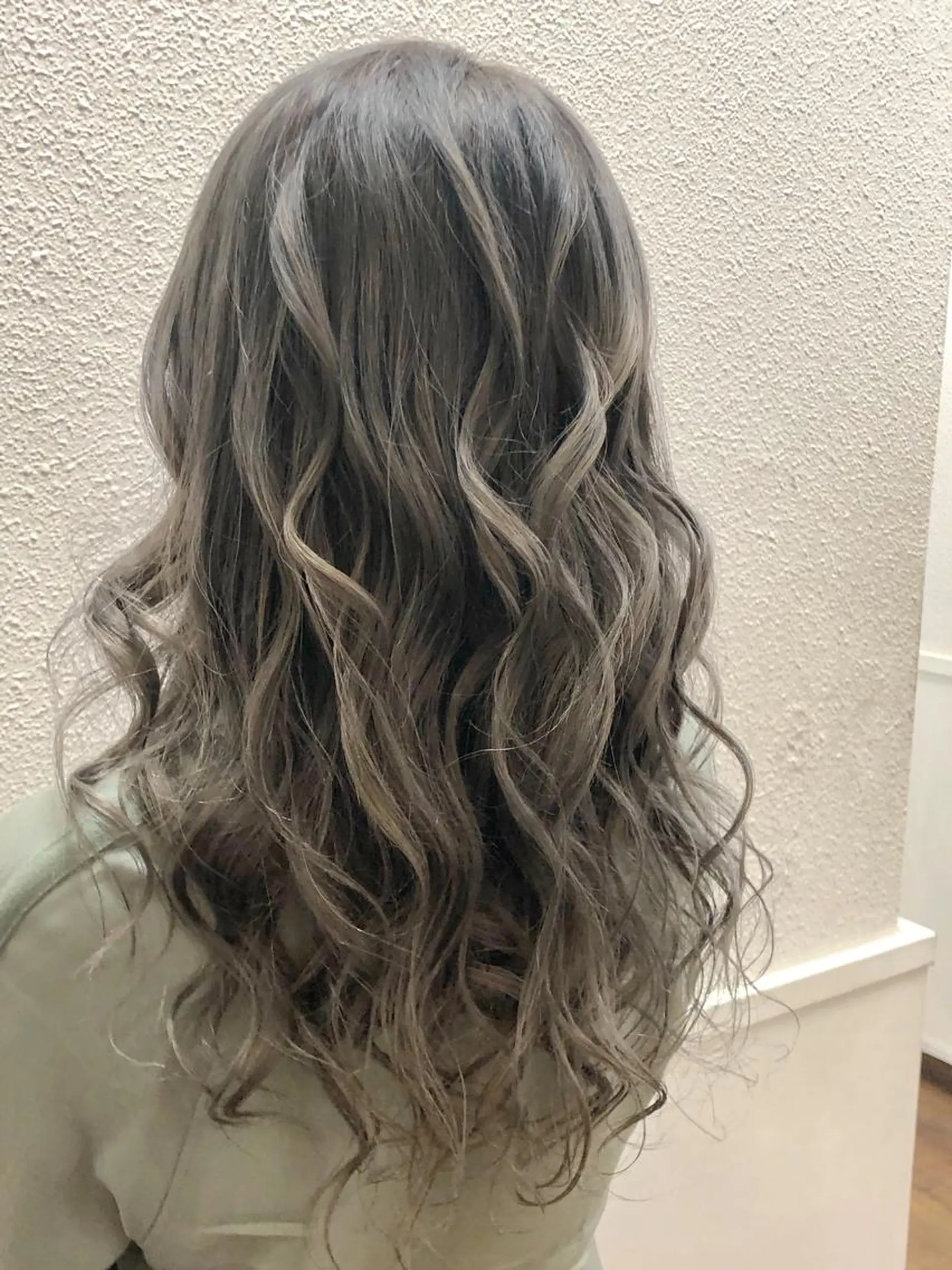 ロング カラー グレージュ カット ヘアカラー トリートメント 髪質改善/美髪矯 正ヤマモトハルキのヘアスタイル