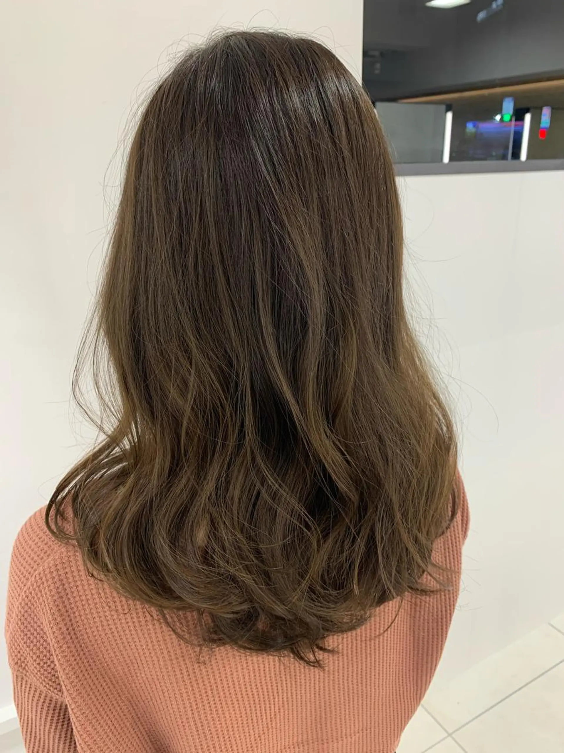 セミロング 米津 優花のヘアスタイル