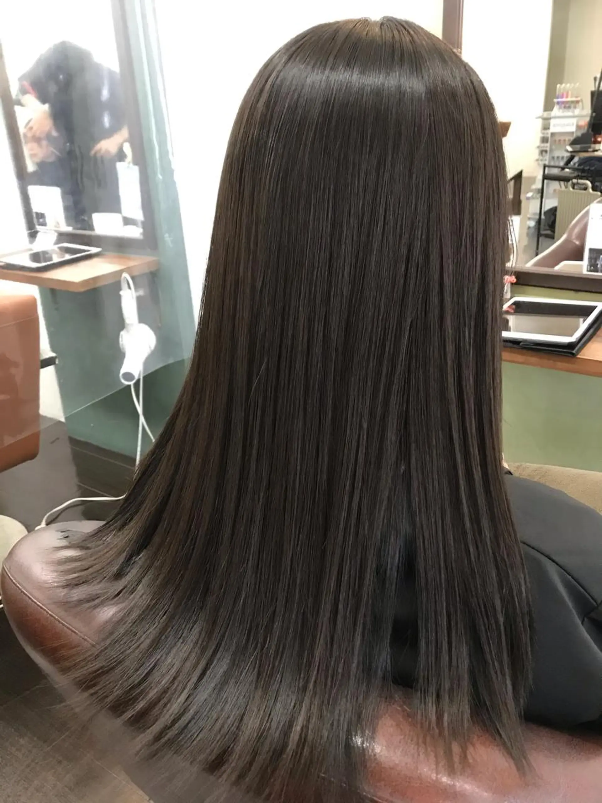 ロング カラー アッシュ アッシュブラウン ベージュカラー 黒髪 ブラウンカラー カット ヘアカラー トリートメント ヘアセット 小久保 淳平のヘアスタイル