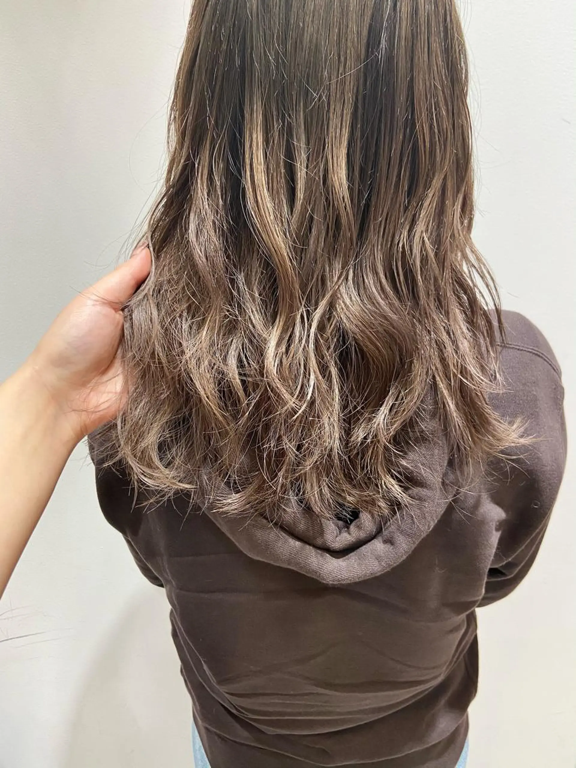 ミディアム カラー ヘアカラー 🐺ウルフ/レイヤー 似合わせ‎🤍沙羅のヘアスタイル