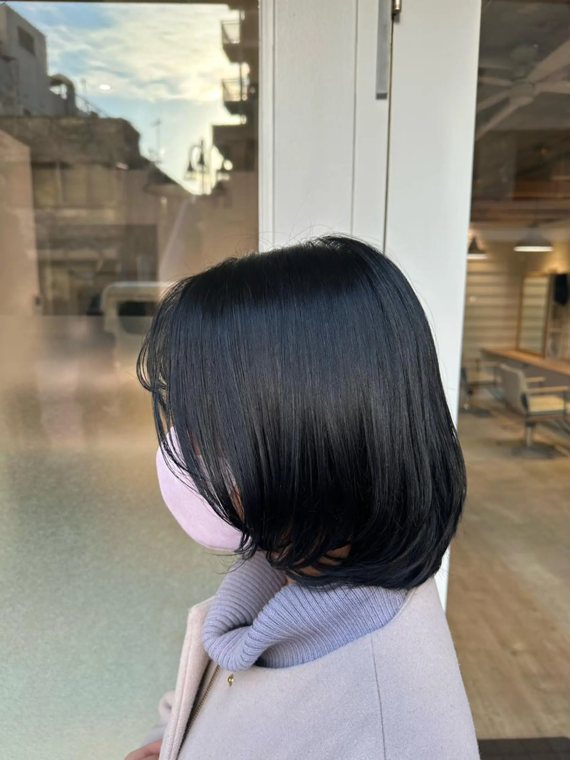 ミディアム カラー 黒髪 ブルーカラー ブルーブラック カット ヘアカラー Annie 吉田 裕美のヘアスタイル
