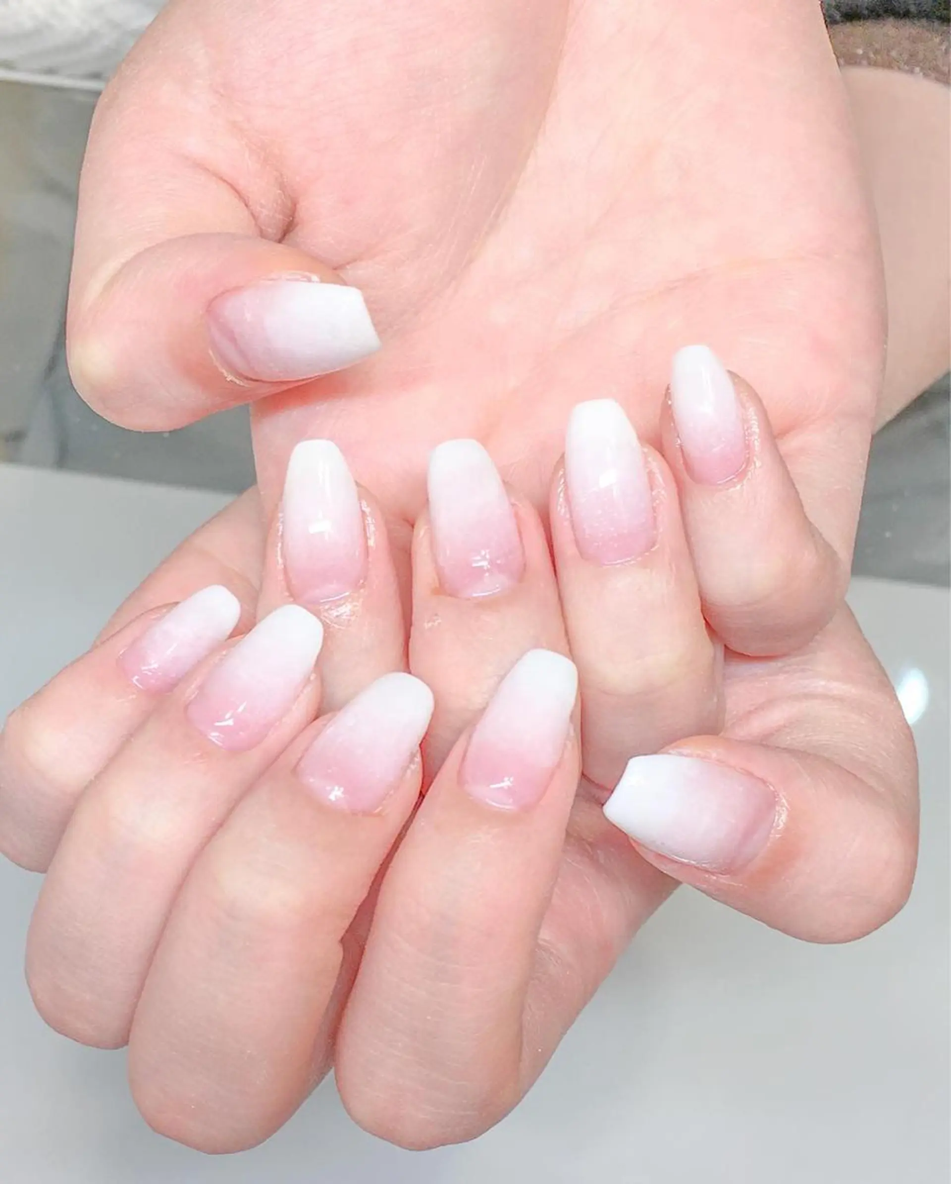 ネイル ジェルネイル グラデーション キラキラネイル ワンホンネイル 冬ネイル Nyanco Nailのネイルデザイン