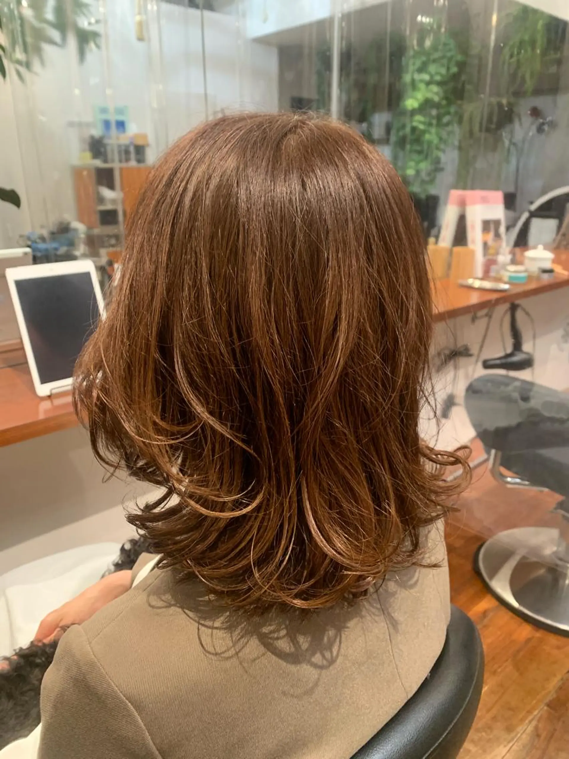 ミディアム カラー DOG MANIA PiNCH所属・エイジング縮毛矯正 犬同伴可マルイチのヘアスタイル