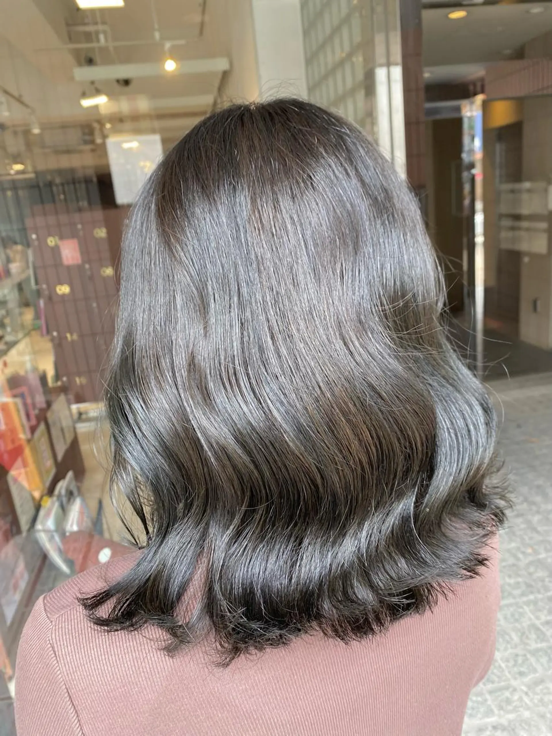 セミロング カラー ベージュカラー 透明感カラー オリーブベージュ ヘアカラー トリートメント 暖水 まりあのヘアスタイル