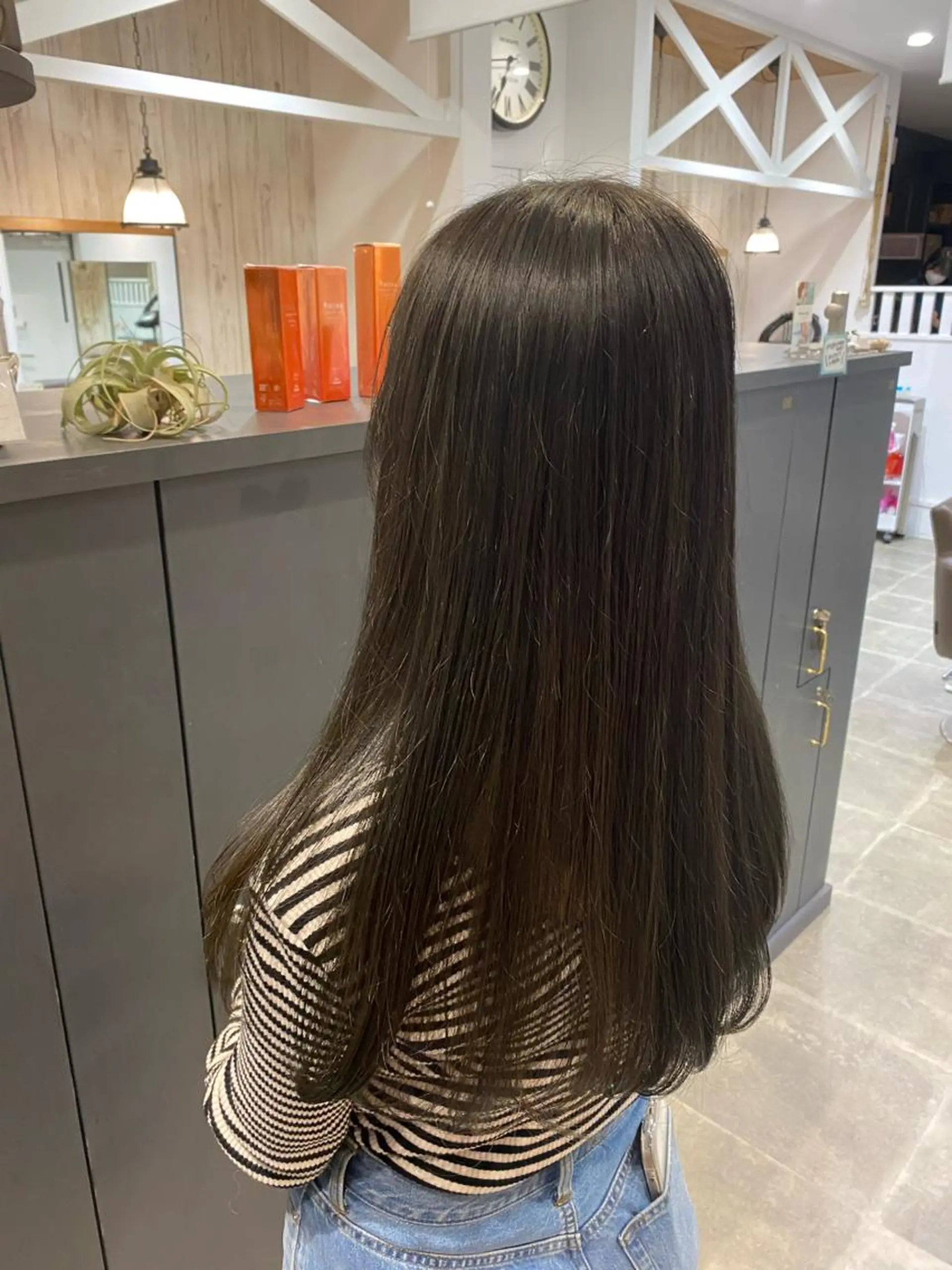 ロング カラー グレージュ 柴田 枝利子のヘアスタイル