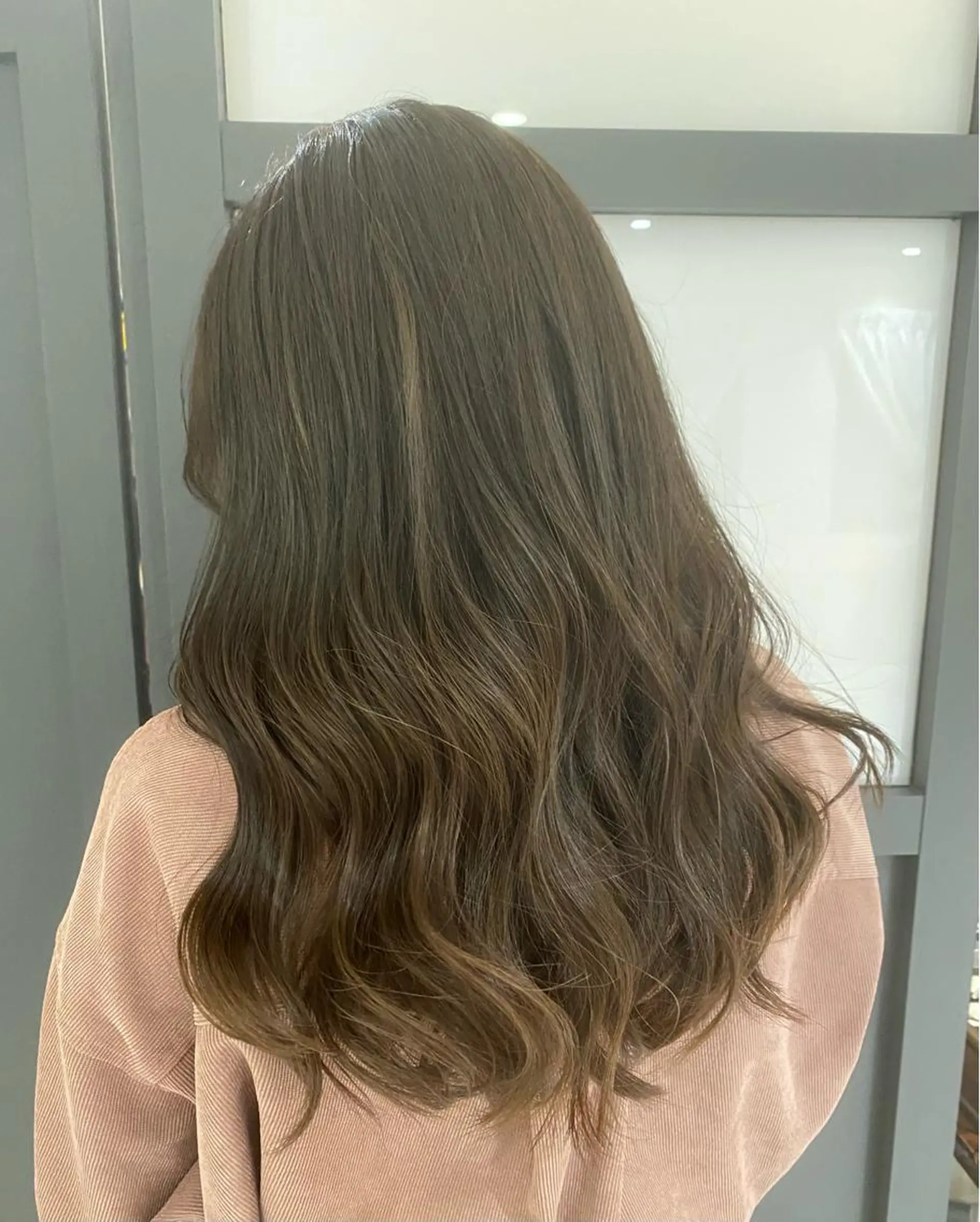 ロング カラー アッシュ ベージュカラー 黒髪 ブリーチ ケアブリーチ ヘアカラー トリートメント CIEL天六店 三上春のヘアスタイル