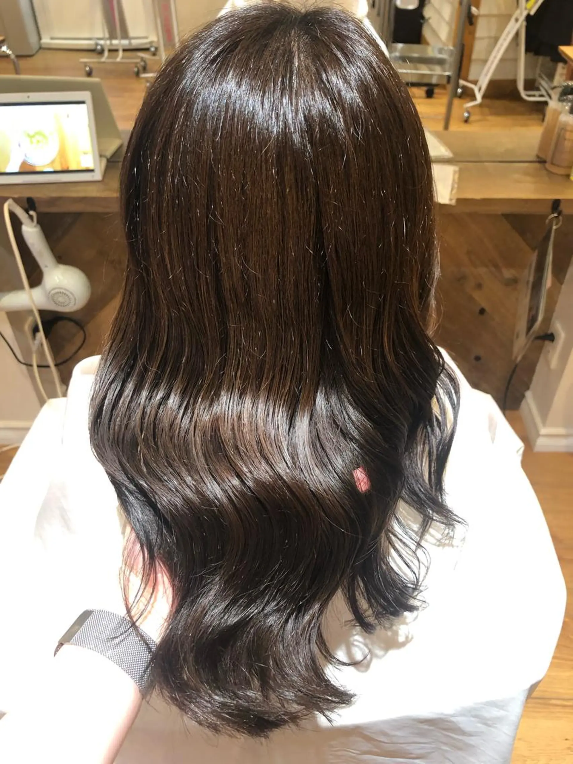 ロング カラー 関 彩花のヘアスタイル