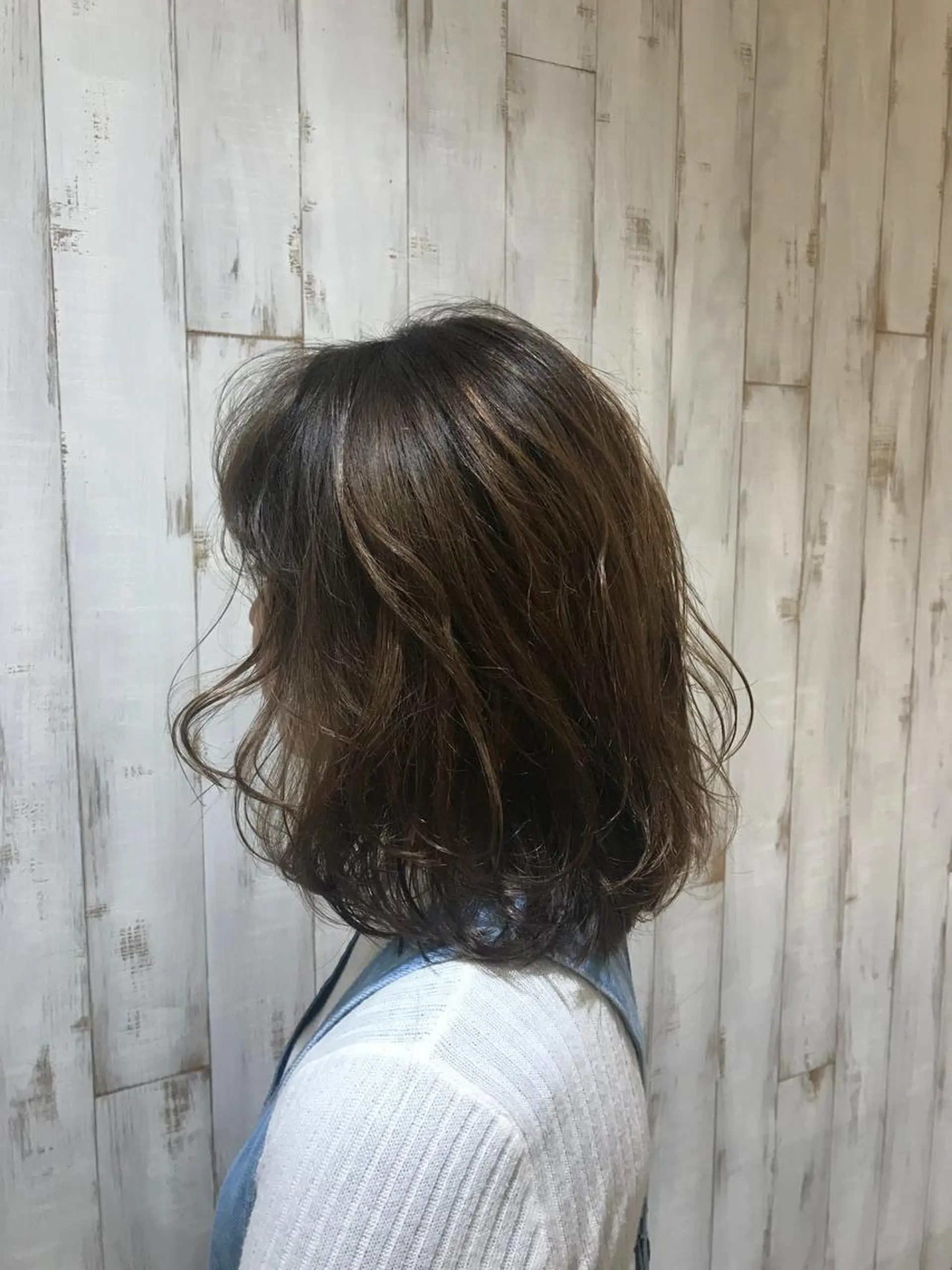 ミディアム 顔まわりレイヤー レイヤーカット カット パーマ トリートメント SiiＱbyLuca所属・鈴木 まりやのヘアスタイル