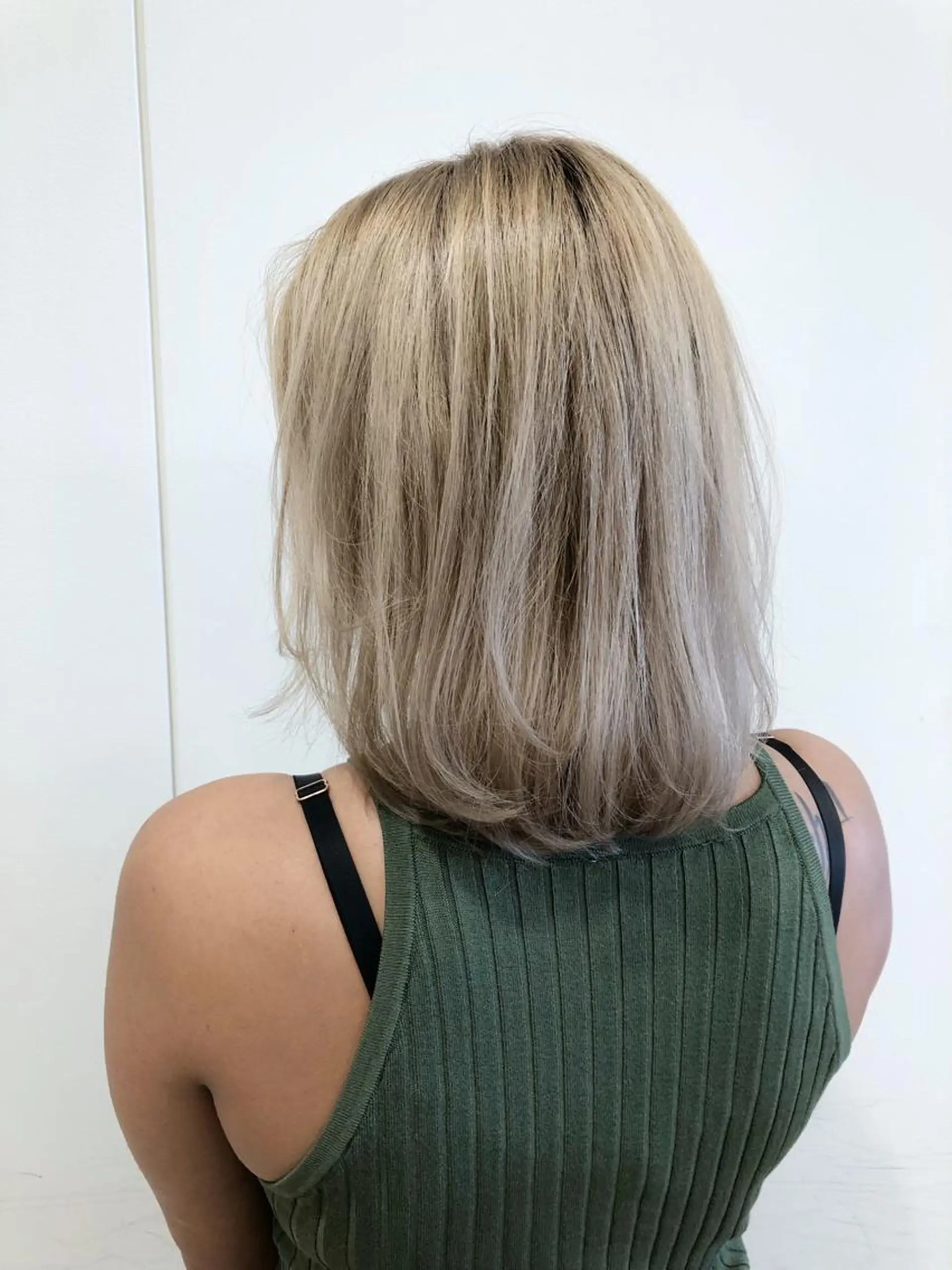 ミディアム カラー ブリーチ ケアブリーチ 坪井佑樹のヘアスタイル