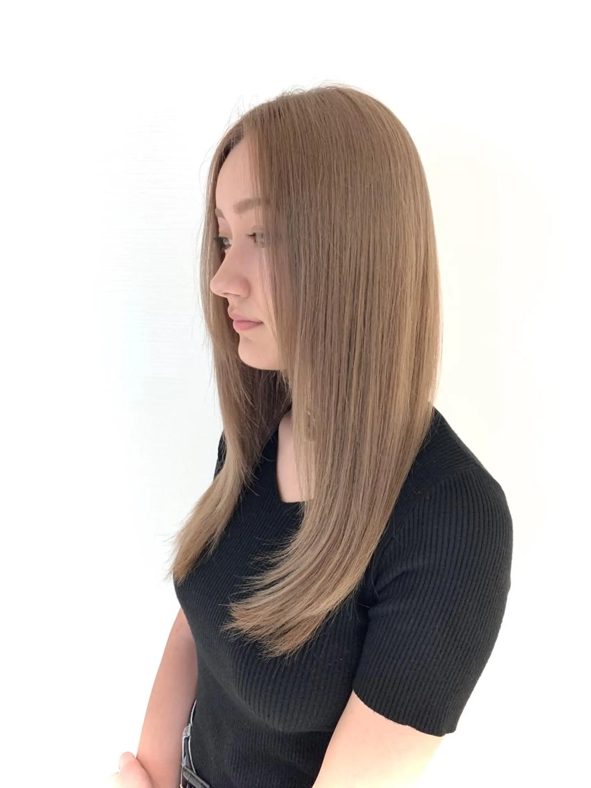ロング カラー ベージュカラー ブリーチ ミルクティーベージュ ブリーチなしカラー Akua【代表】 Kazumaのヘアスタイル