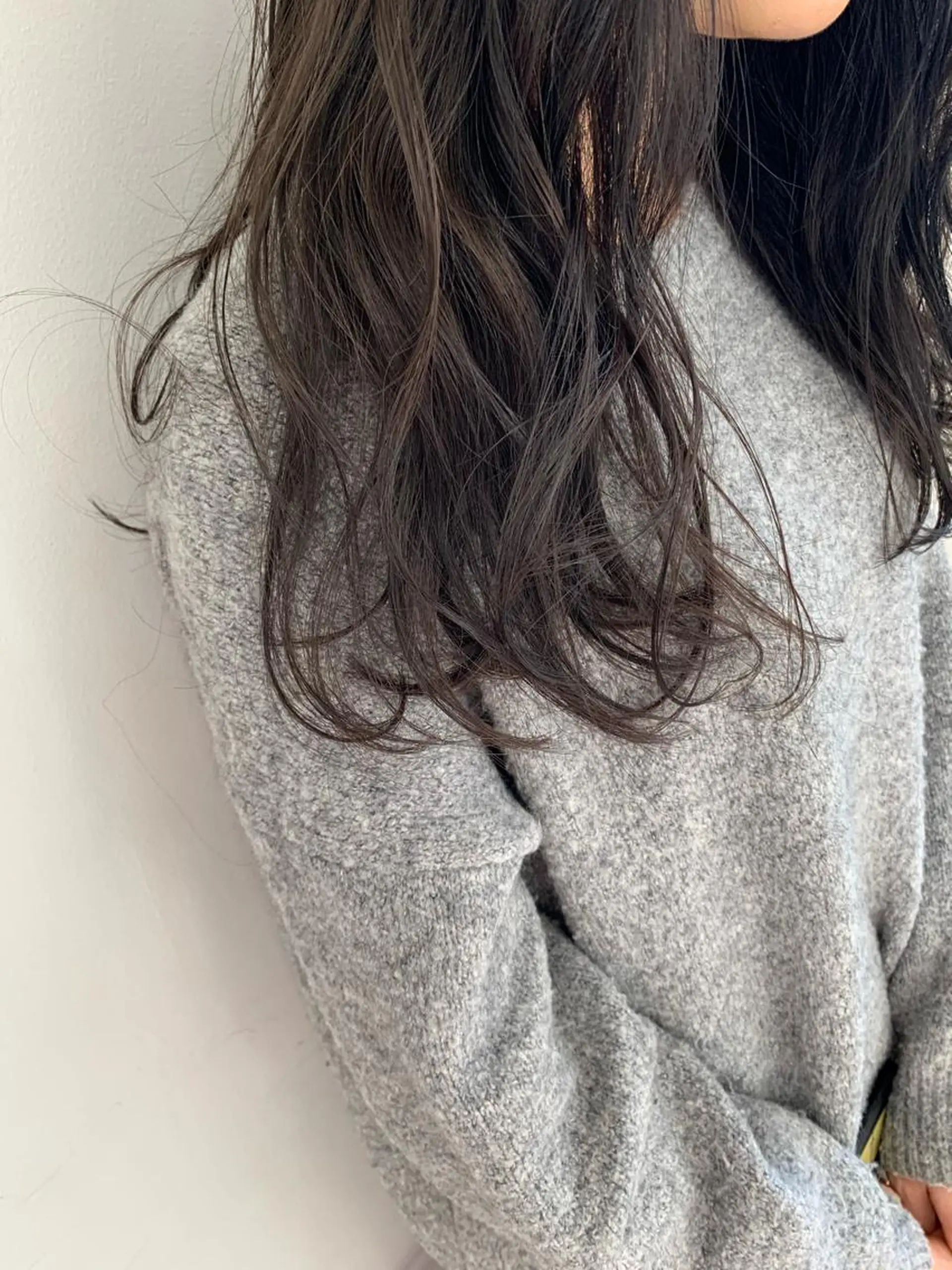 ロング チョコレートブラウン カット ヘアカラー chama レイヤーカットのヘアスタイル