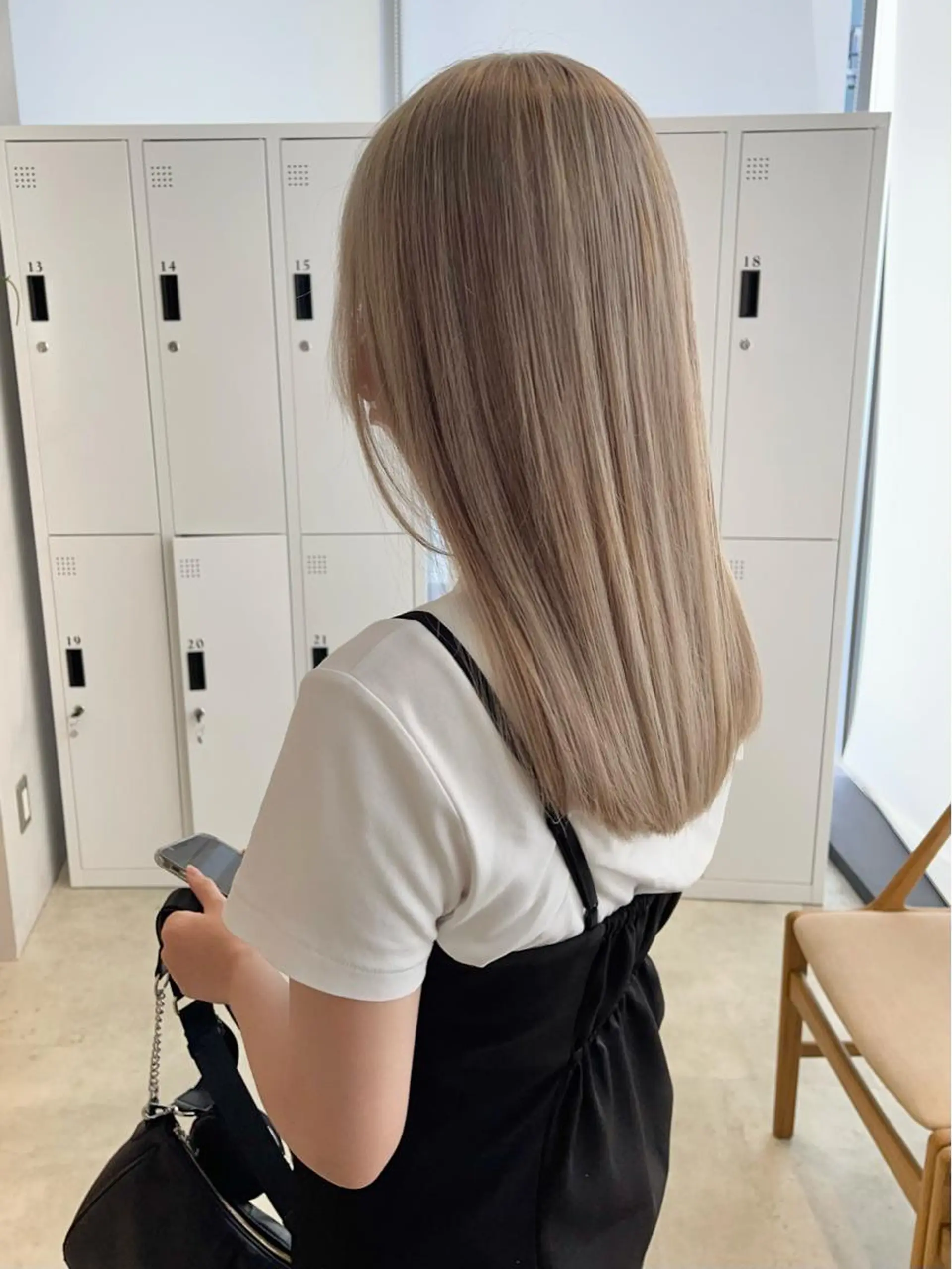 セミロング カラー ブリーチ ヘアカラー トリートメント 🦋レイヤーカット ミドリカワ🦋のヘアスタイル