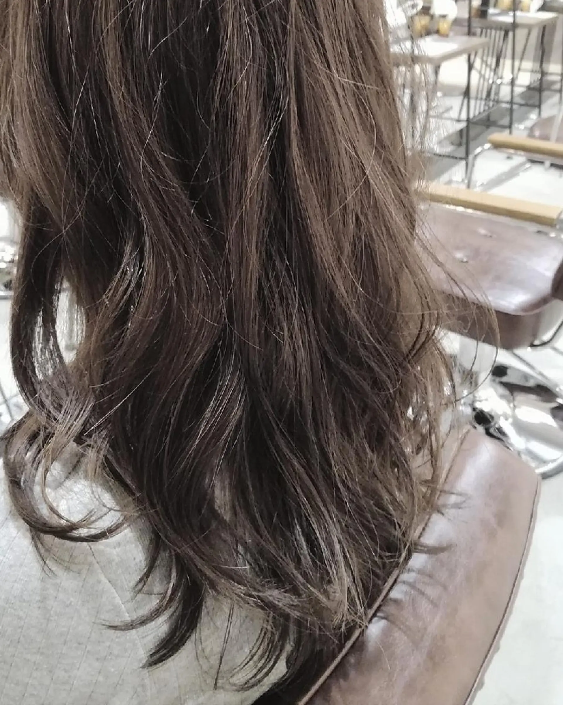 セミロング カラー パーマ ヘアアレンジ メンズ キッズ ネイル マツエク・マツパ グレージュ 中津No.1髪質改善 店長✨透ける暗髪のヘアスタイル