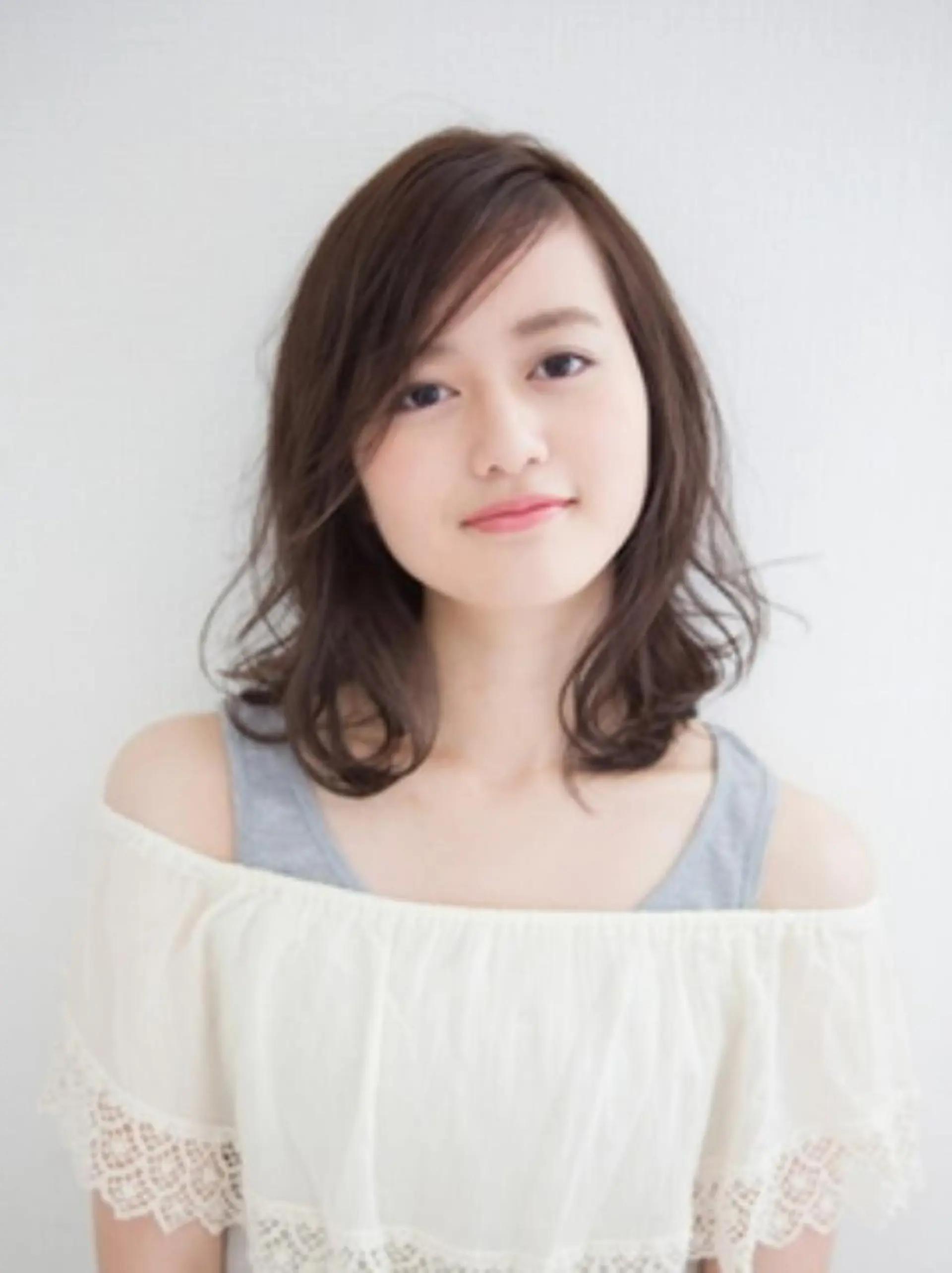 ミディアム カラー ダークグレー ダークグレージュ グレージュ ヘアカラー トリートメント HAIR COLOR  CAFE神戸元町店のヘアスタイル