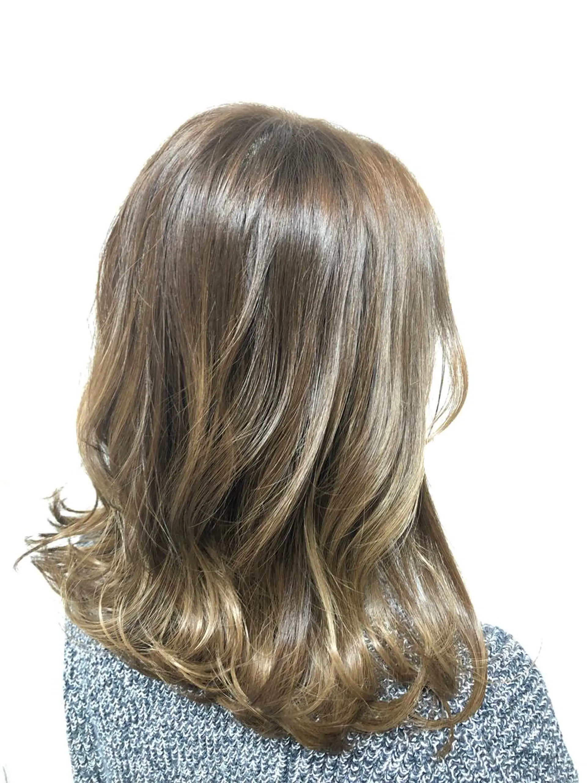 セミロング ヘアカラー トリートメント Well's TAIGAのヘアスタイル