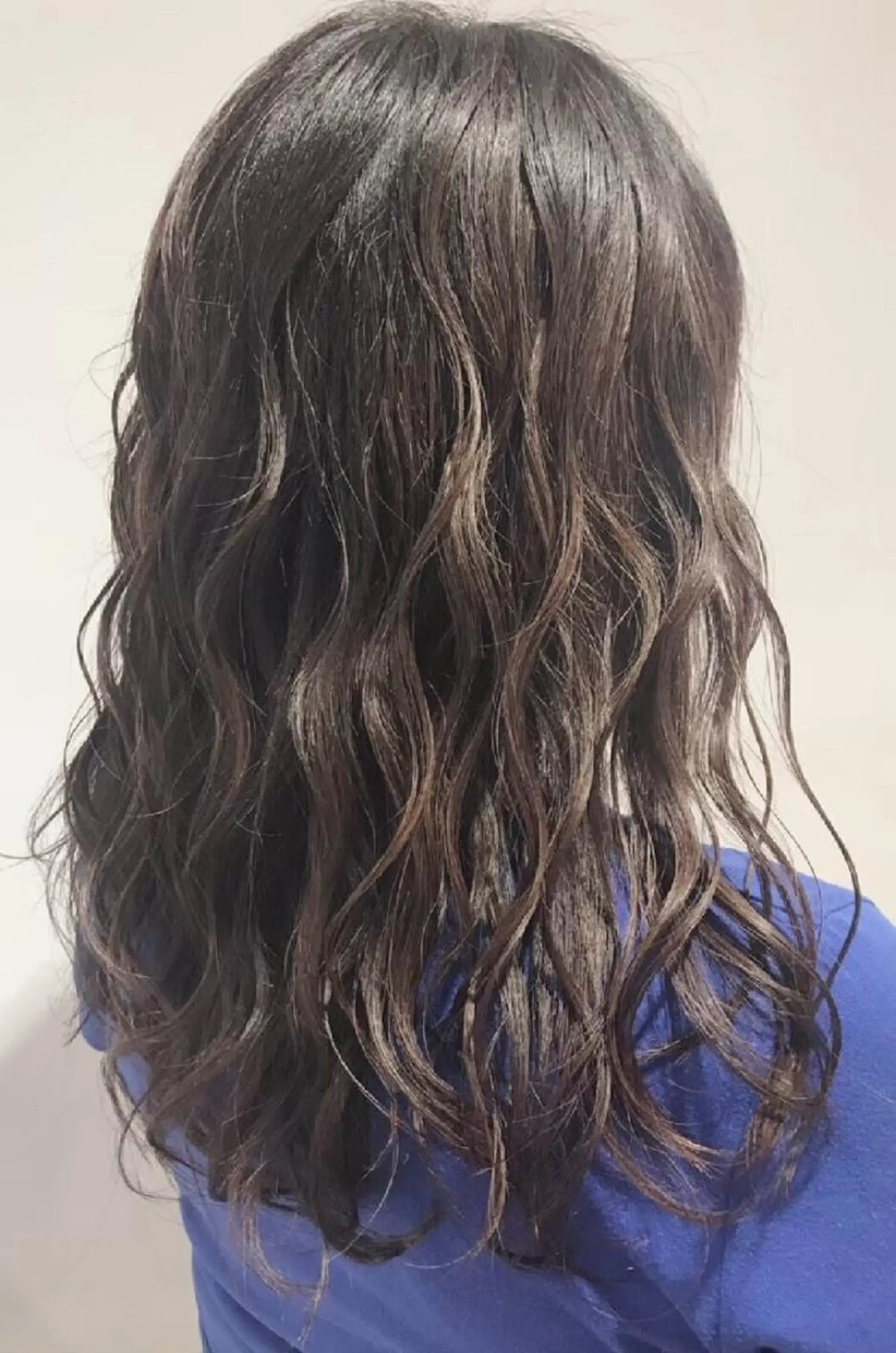 セミロング カラー アッシュ ラベンダーカラー ラベンダーアッシュ Laissez Deuxのヘアスタイル