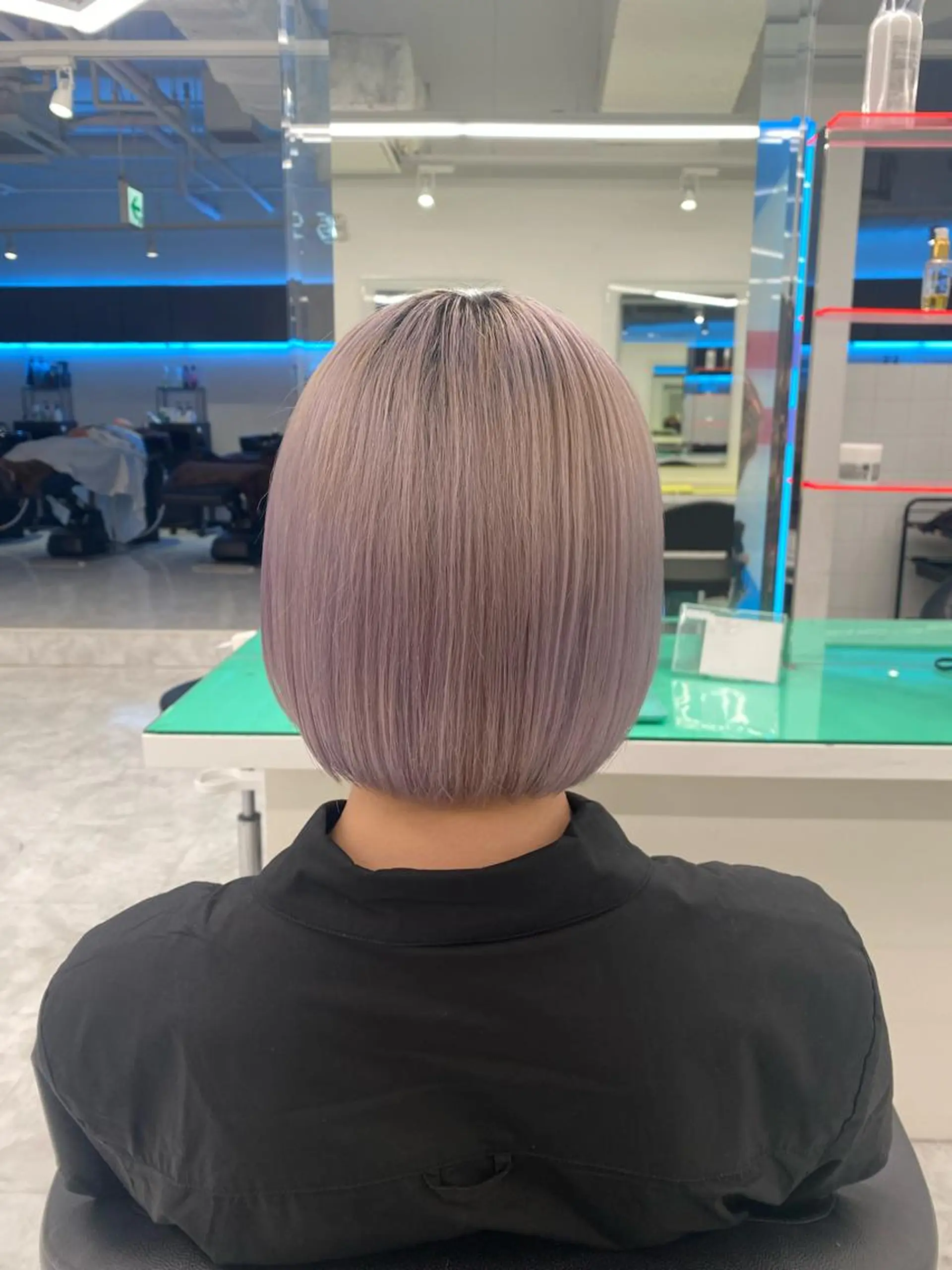 ショート ボブ 🌈艶カラー/ 韓国風レイヤーカットのヘアスタイル
