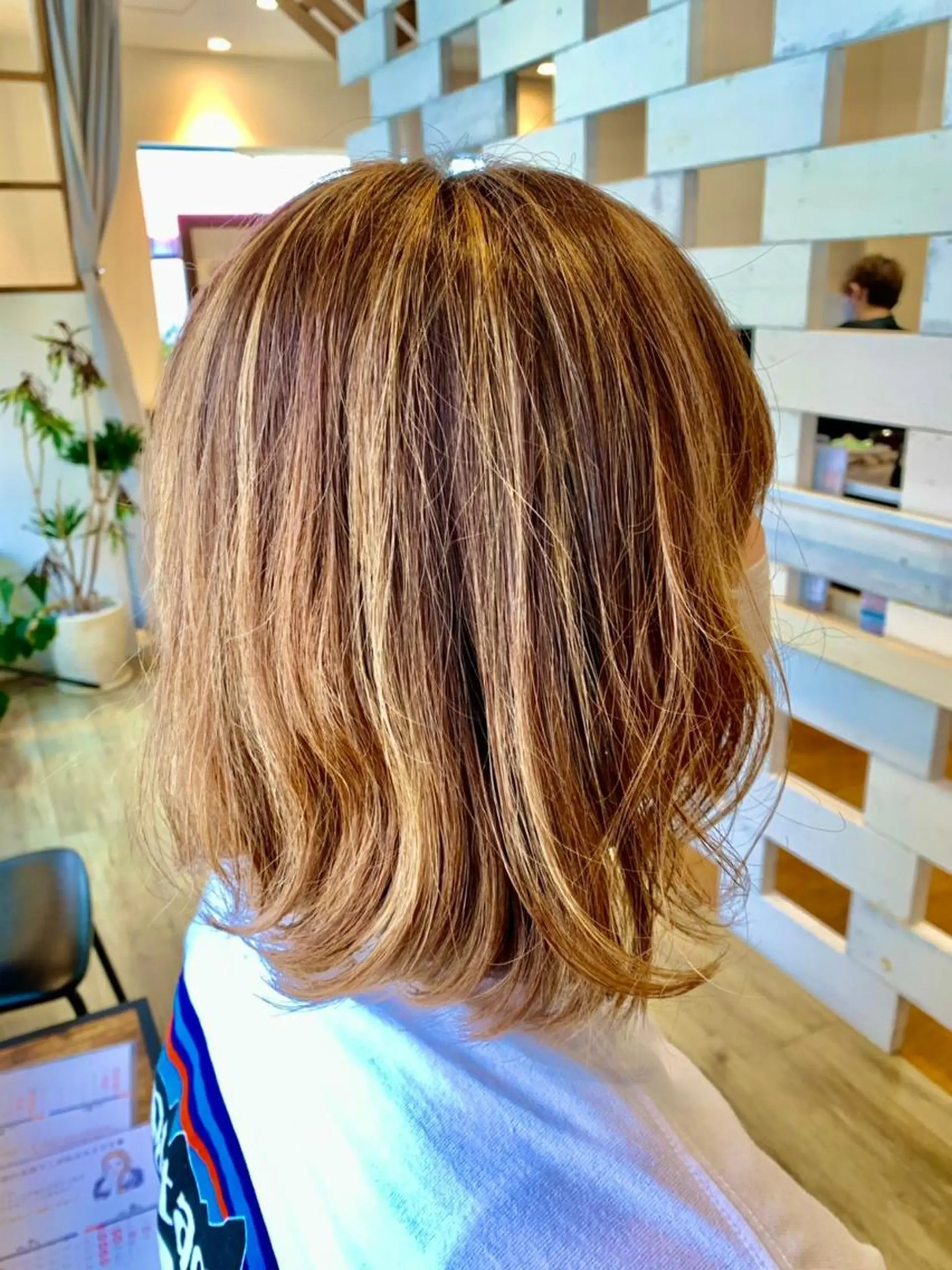 ミディアム カラー chill out 南塚口本店のヘアスタイル