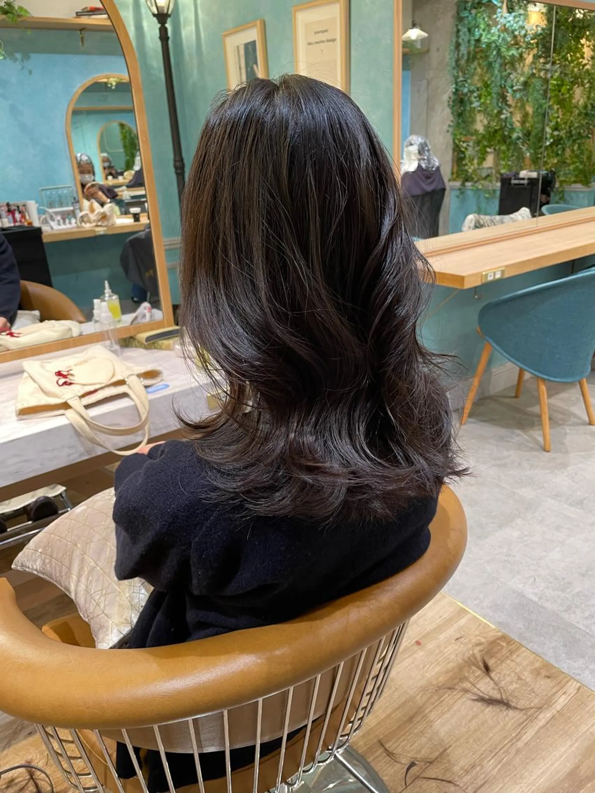 ミディアム カット ヘアカラー トリートメント 山本翔一郎 韓国顔周りレイヤーのヘアスタイル